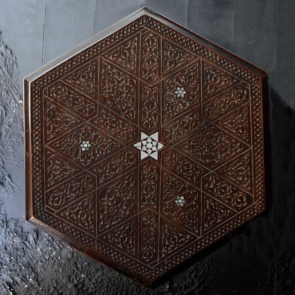 Mesa morisca siria de 2 niveles tallada a mano de principios del siglo XX Madera dura en venta