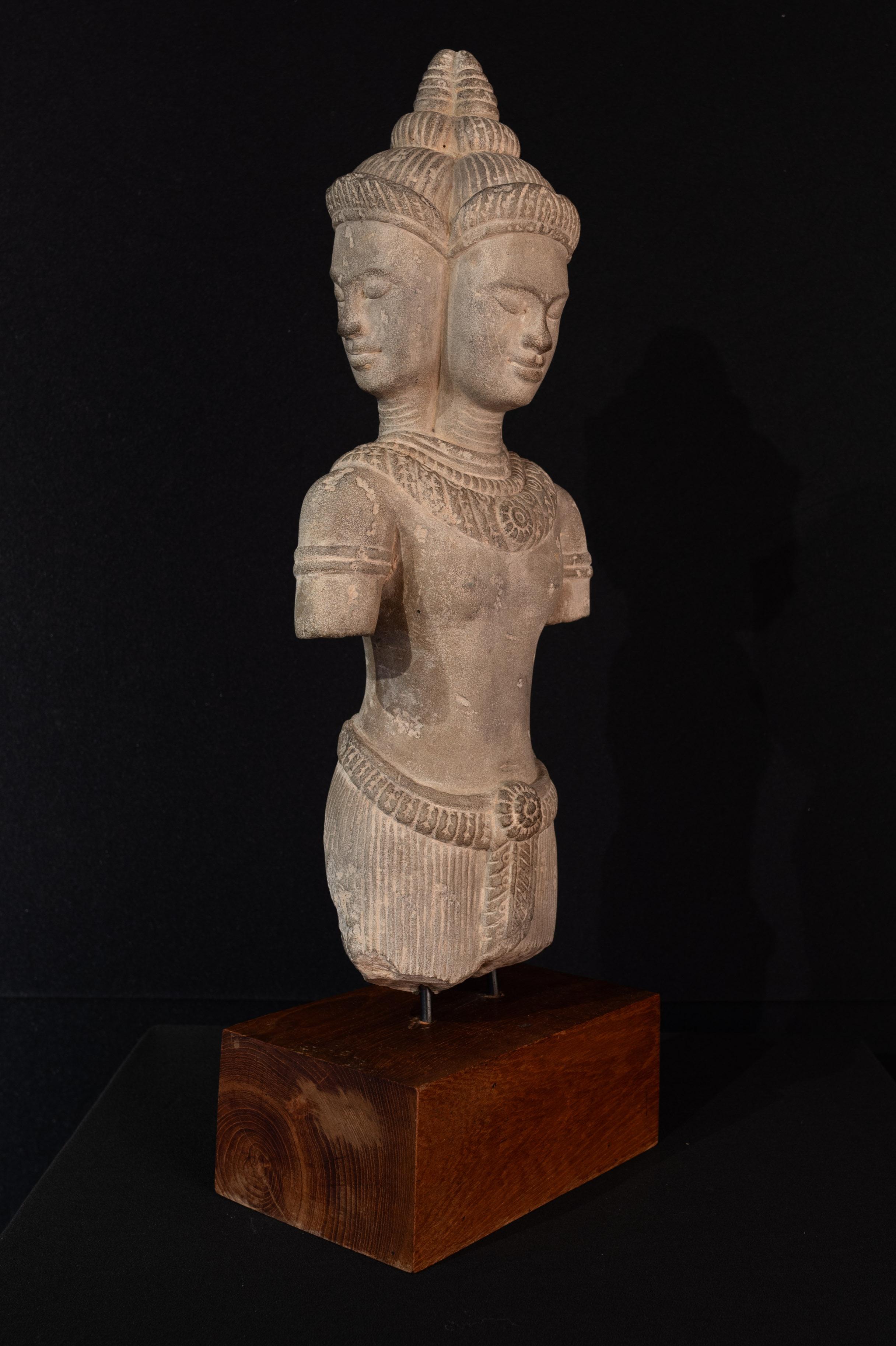 Early 20th century hand-carved 4 heads sculpture from Cambodia In Good Condition For Sale In Oostende, BE