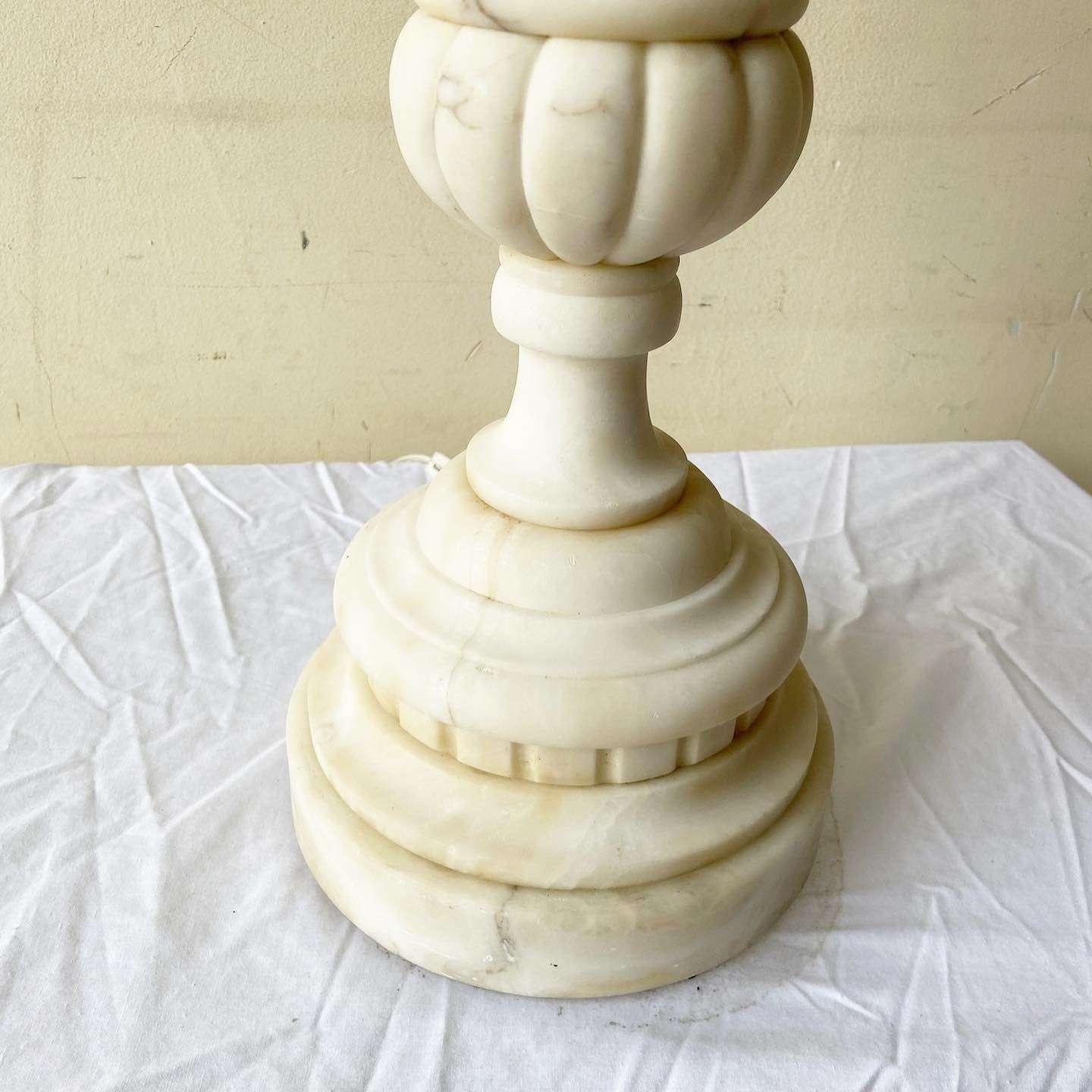 Anfang des 20. Jahrhunderts Handgeschnitzte Alabaster Tischlampe im Angebot 3