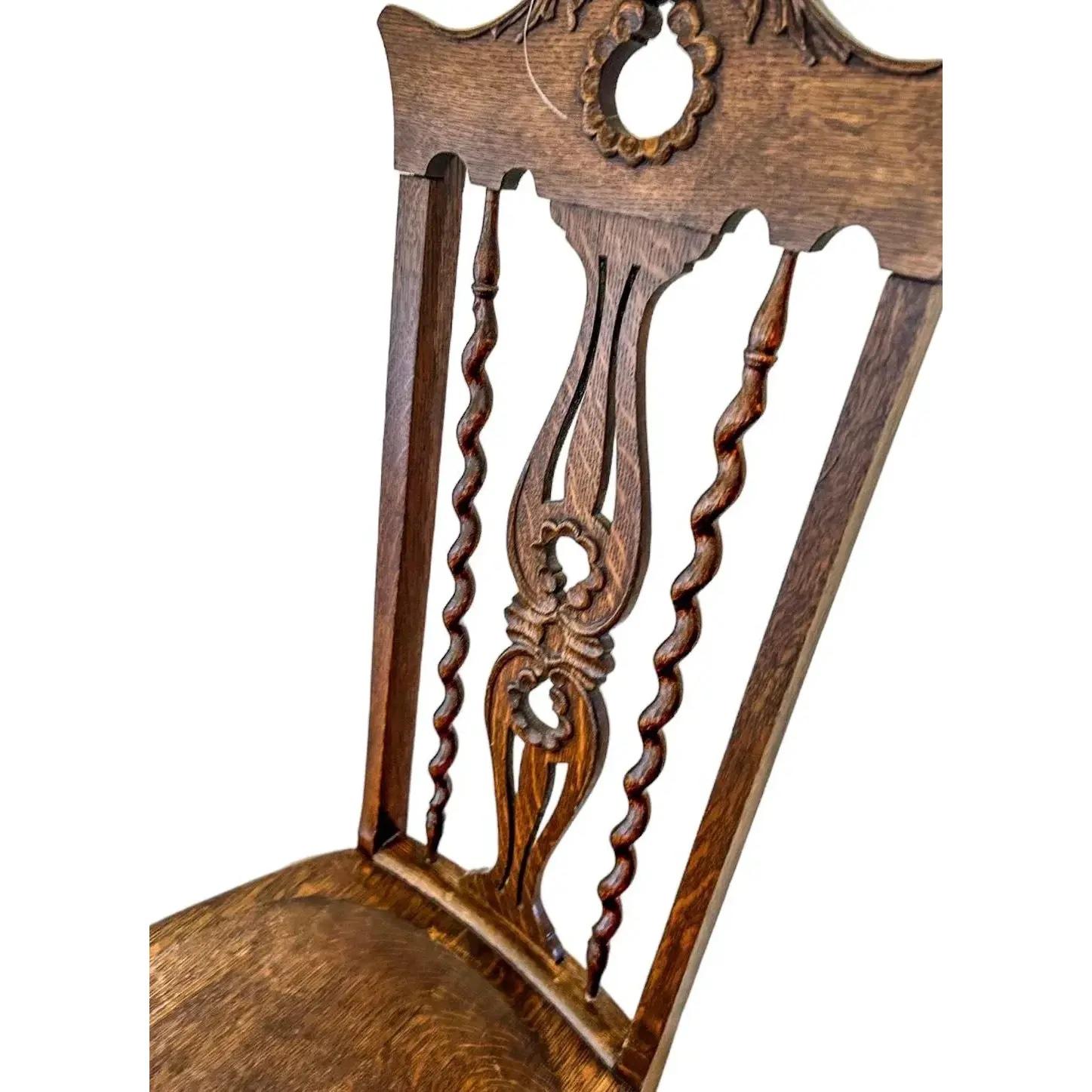 Britannico Sedia in legno antico Oak dei primi del Novecento intagliata a mano in vendita