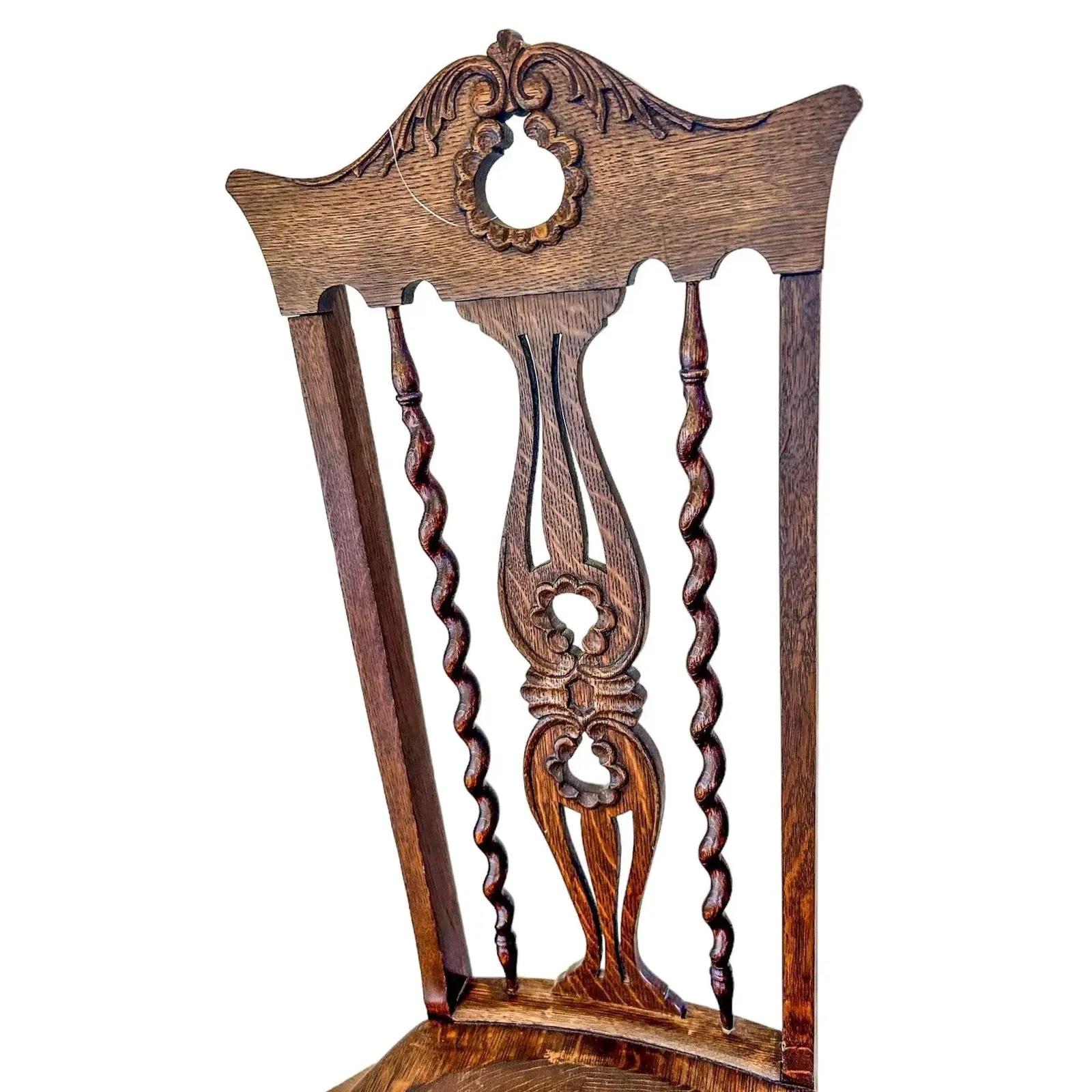 Sedia in legno antico Oak dei primi del Novecento intagliata a mano In condizioni buone in vendita a West Hollywood, CA