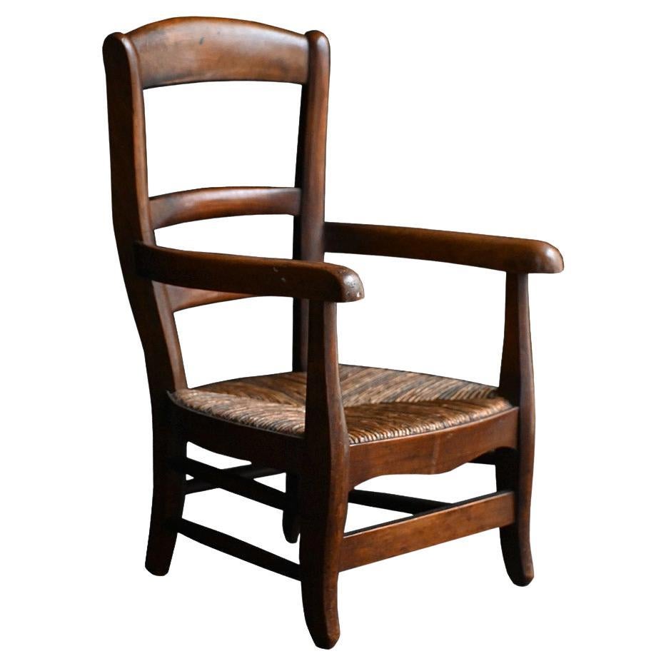 Early 20th century hand carved apprentice chair model in vendita