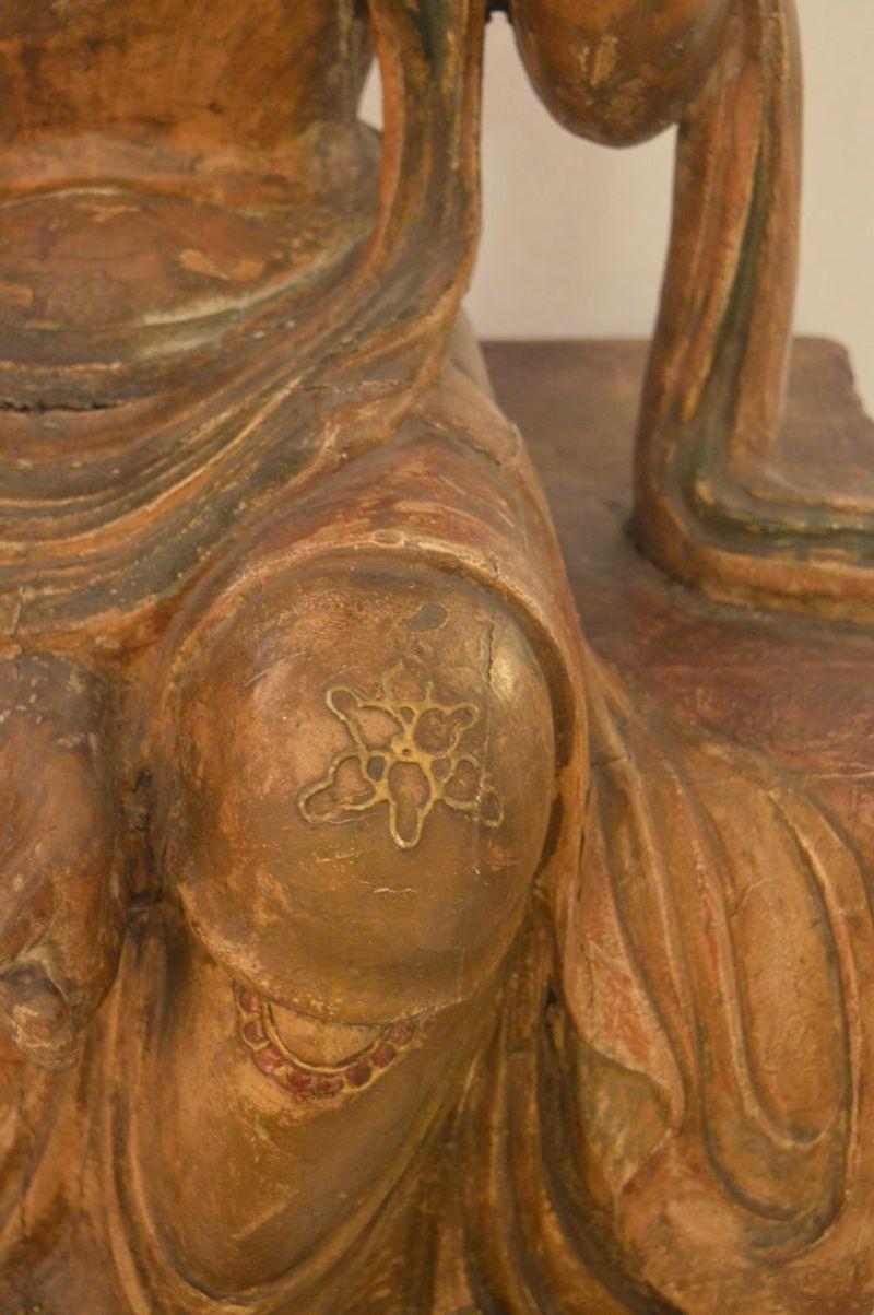 Bouddha du début du XXe siècle sculpté à la main en vente 3