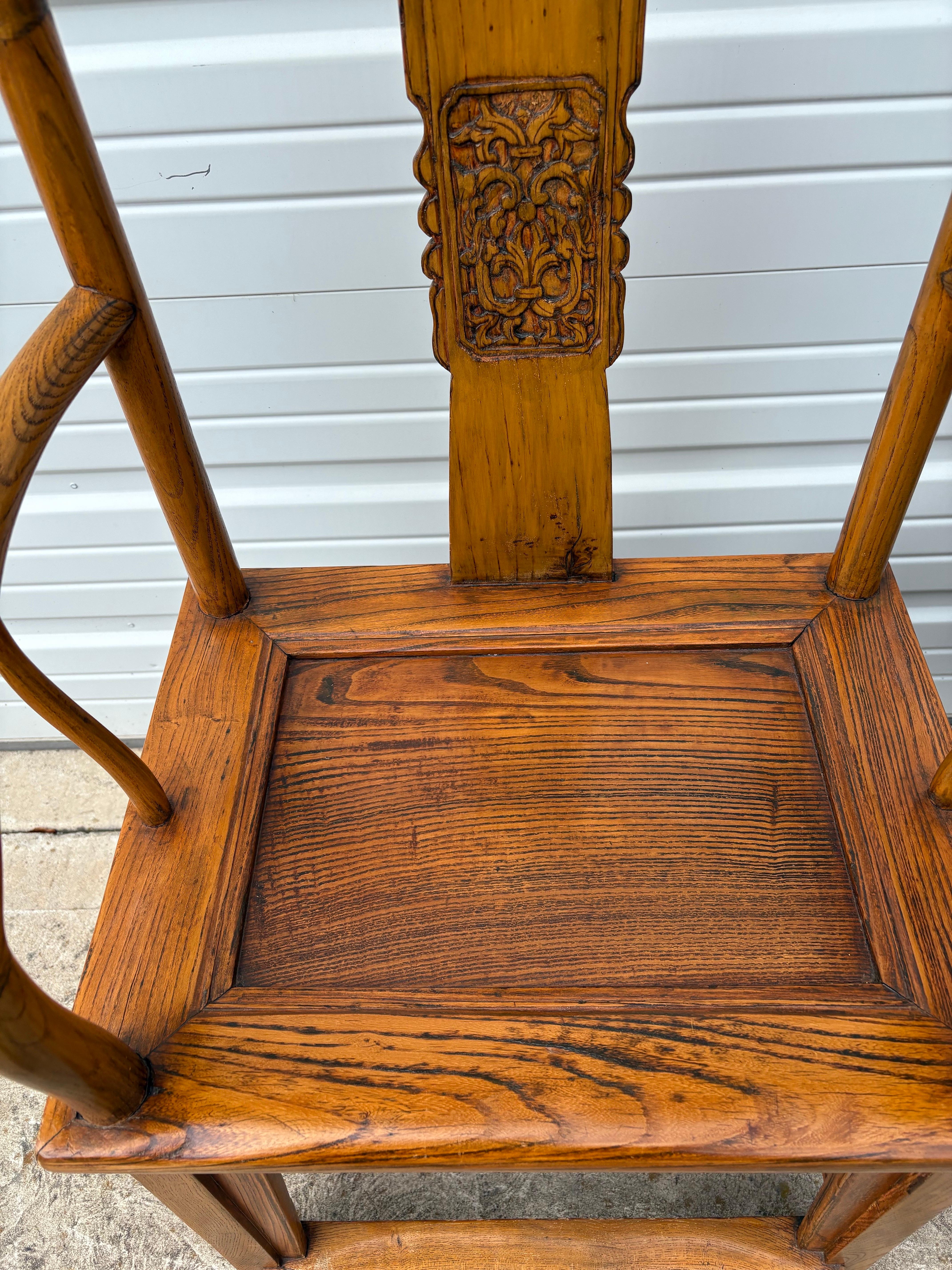 Chinesische Beistellstühle /Paar, frühes 20. Jahrhundert, handgeschnitzt (Mitte des 20. Jahrhunderts) im Angebot