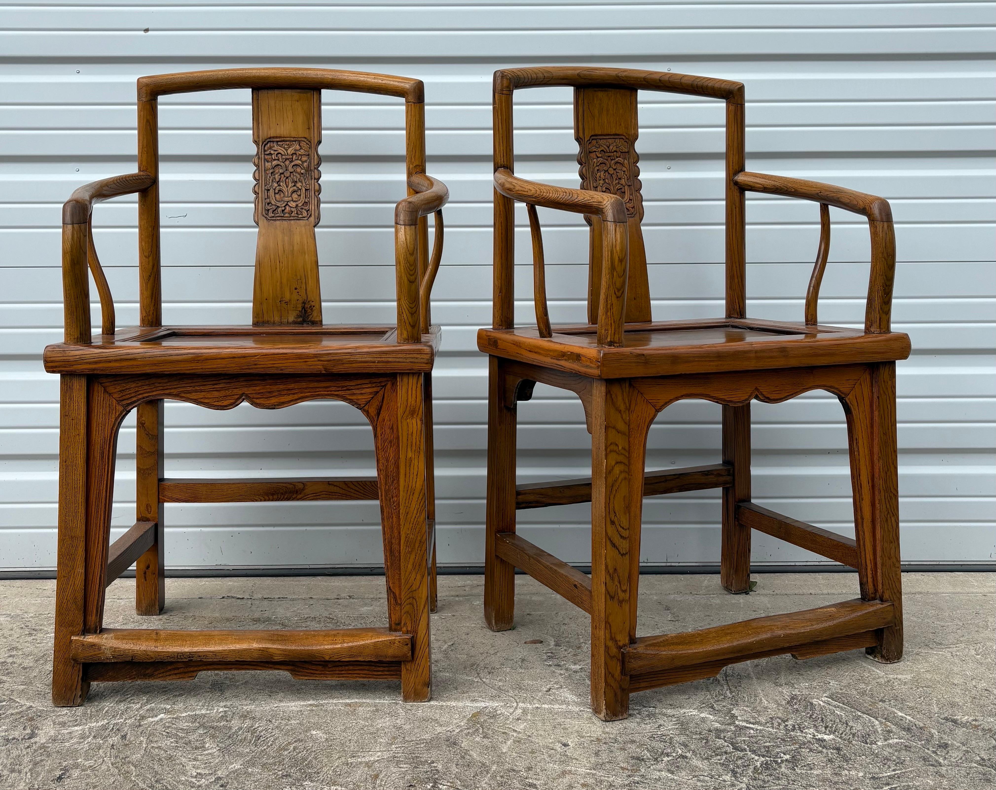Chinesische Beistellstühle /Paar, frühes 20. Jahrhundert, handgeschnitzt (Holz) im Angebot
