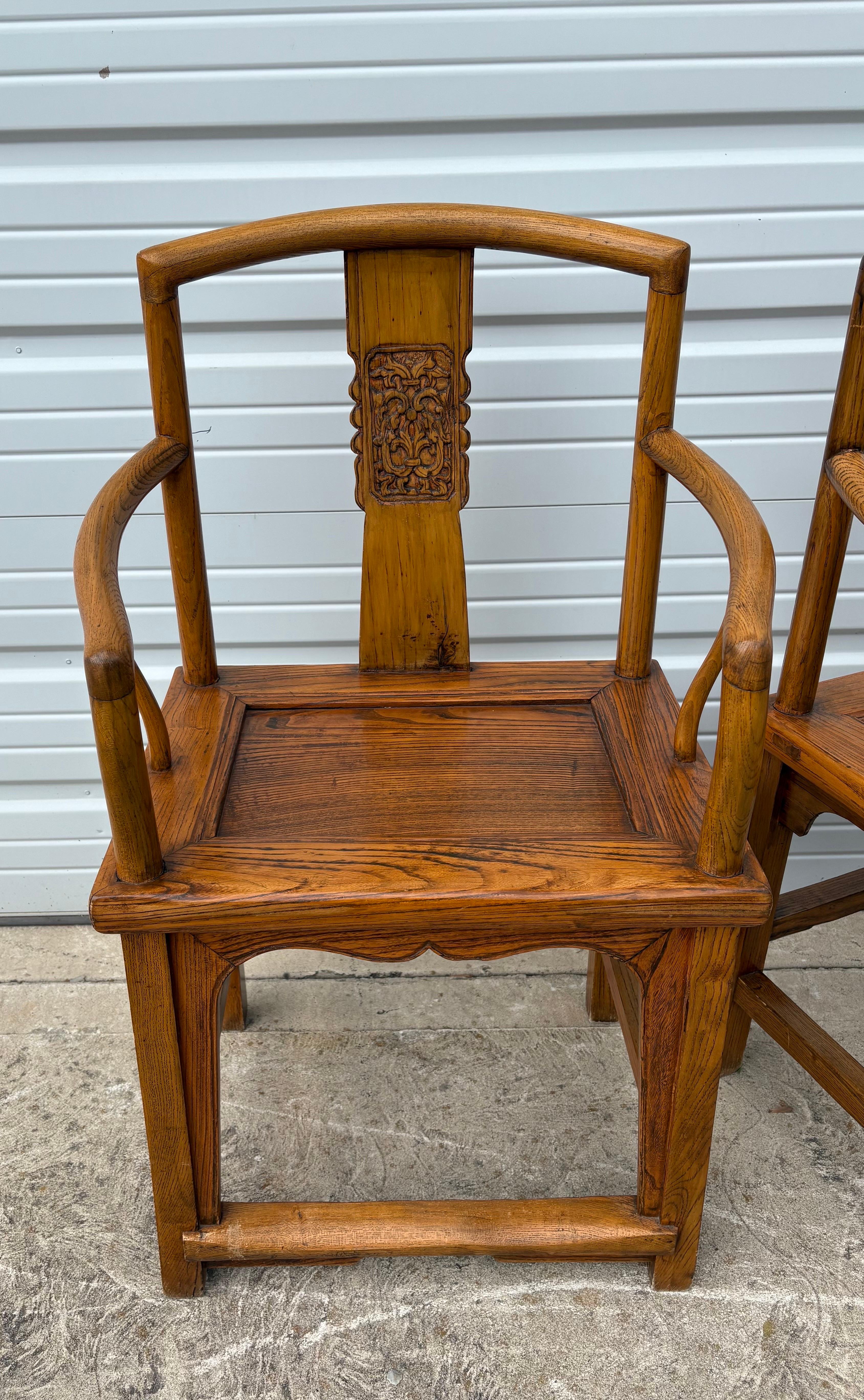 Chinesische Beistellstühle /Paar, frühes 20. Jahrhundert, handgeschnitzt im Angebot 1