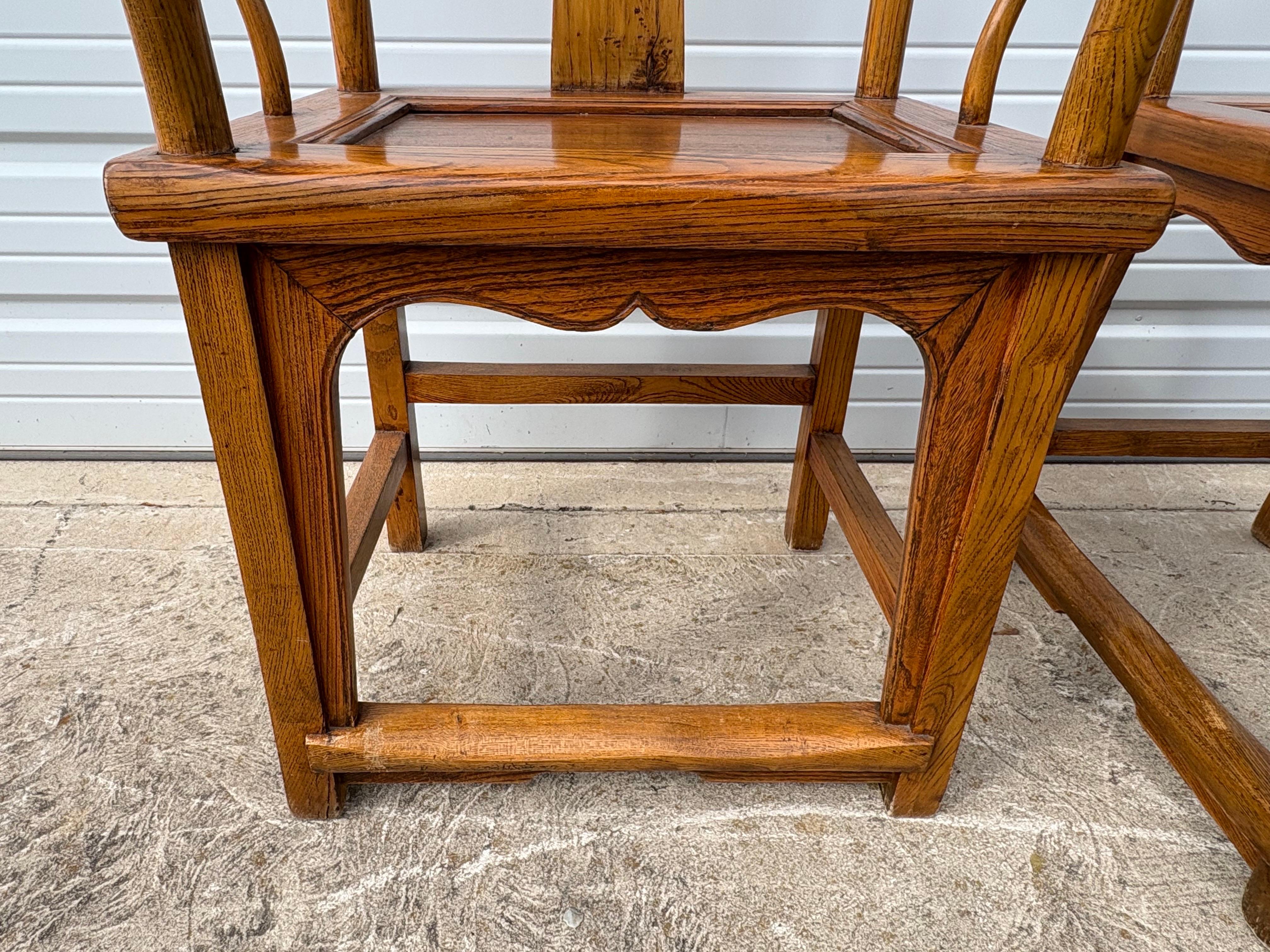 Chinesische Beistellstühle /Paar, frühes 20. Jahrhundert, handgeschnitzt im Angebot 2