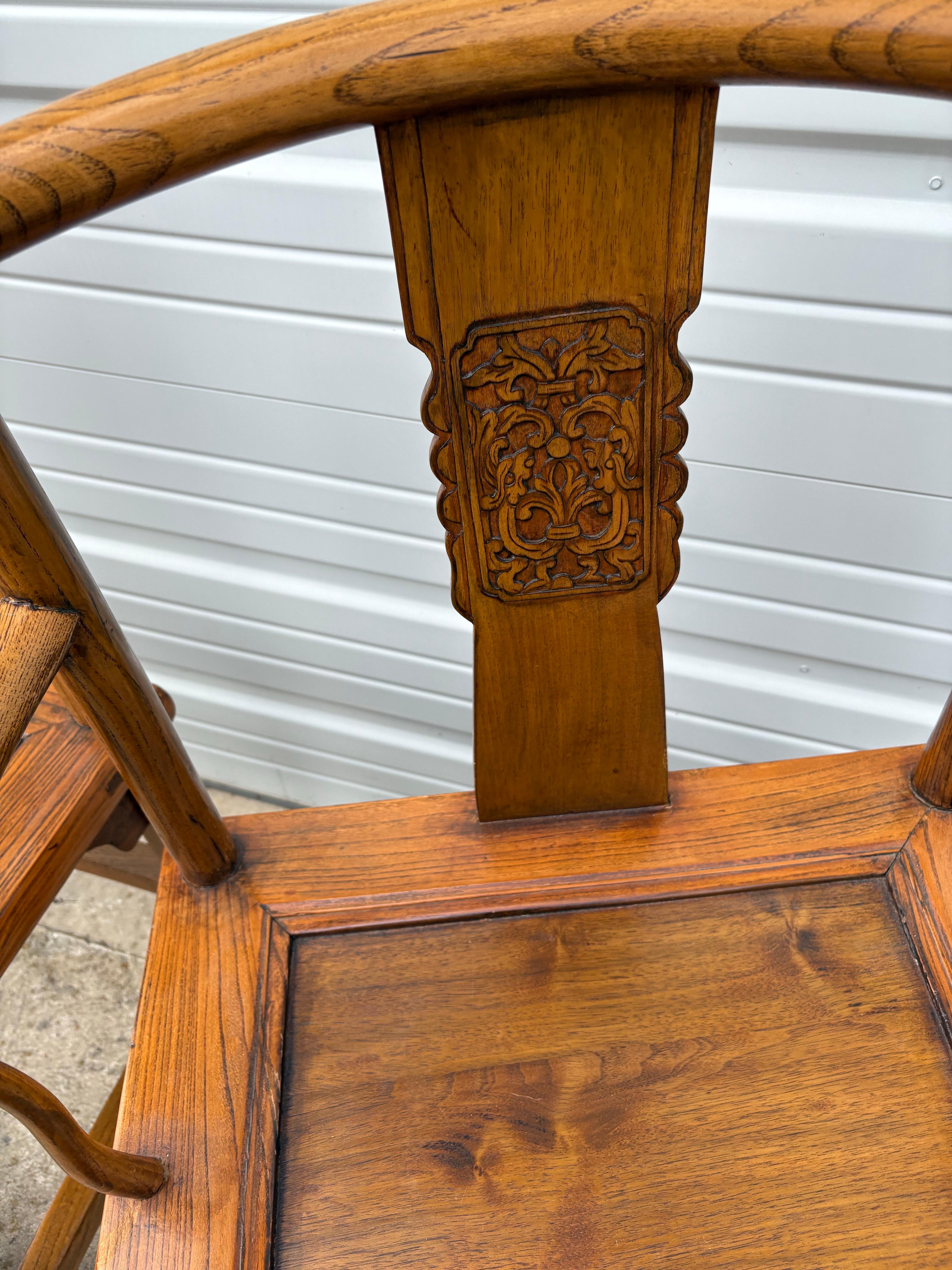 Chinesische Beistellstühle /Paar, frühes 20. Jahrhundert, handgeschnitzt im Angebot 4