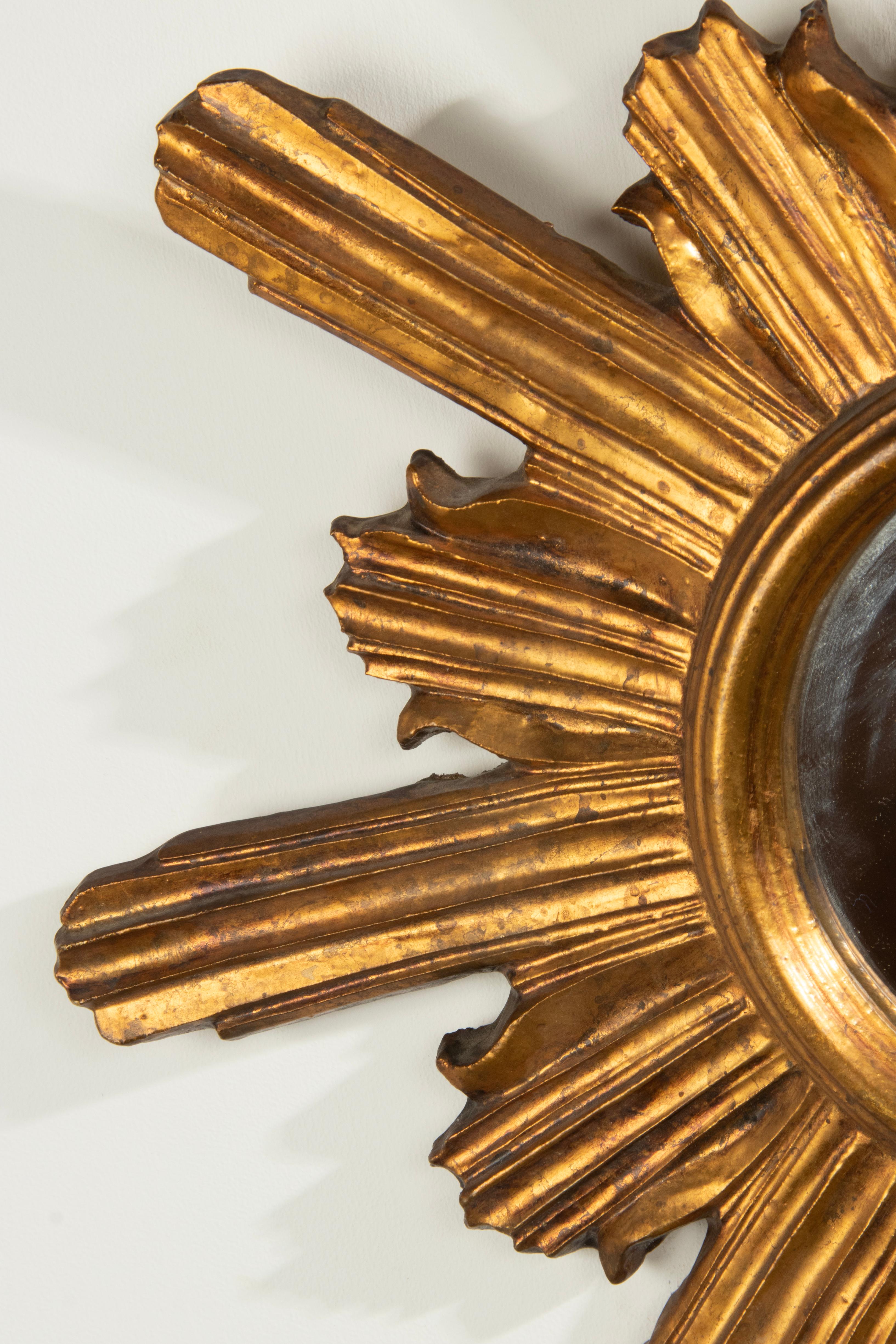 Early 20th Century Hand Carved Gilt Wood Sunburst Mirror For Sale 4