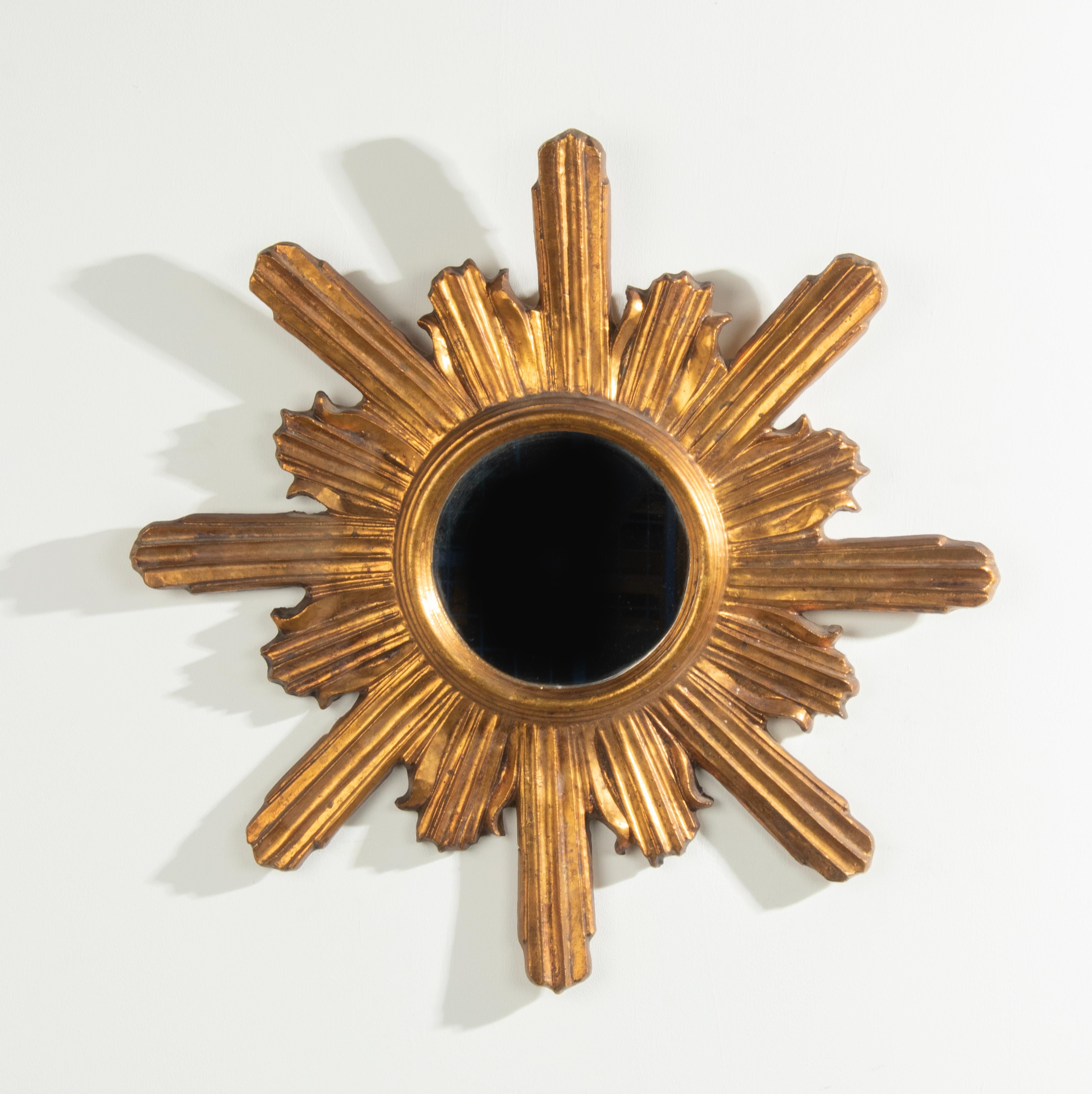 Early 20th Century Hand Carved Gilt Wood Sunburst Mirror For Sale 2