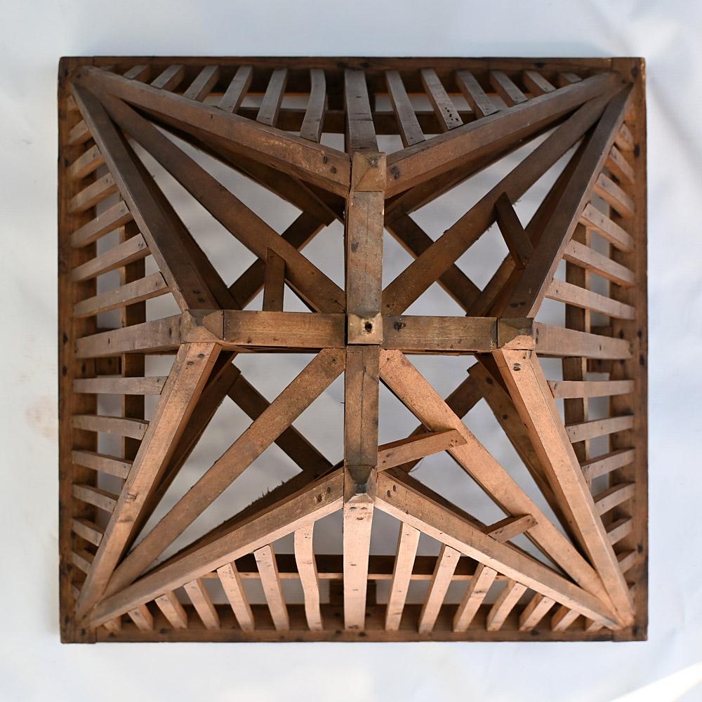 Modèle architectural en pin massif sculpté à la main au début du 20e siècle en vente 7
