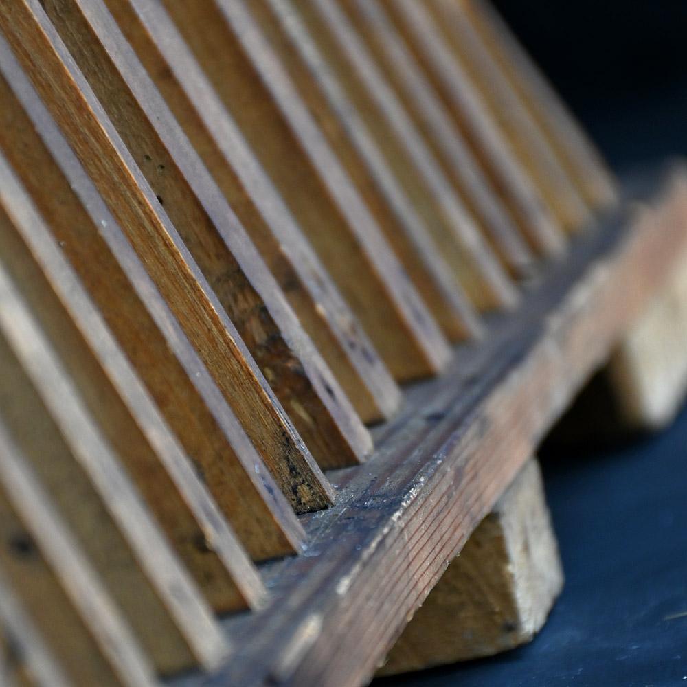 Début du 20ème siècle Modèle architectural en pin massif sculpté à la main au début du 20e siècle en vente