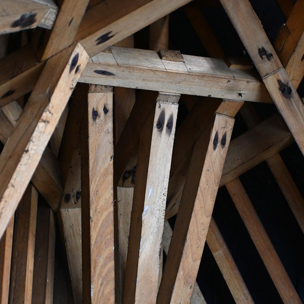 Modèle architectural en pin massif sculpté à la main au début du 20e siècle en vente 1