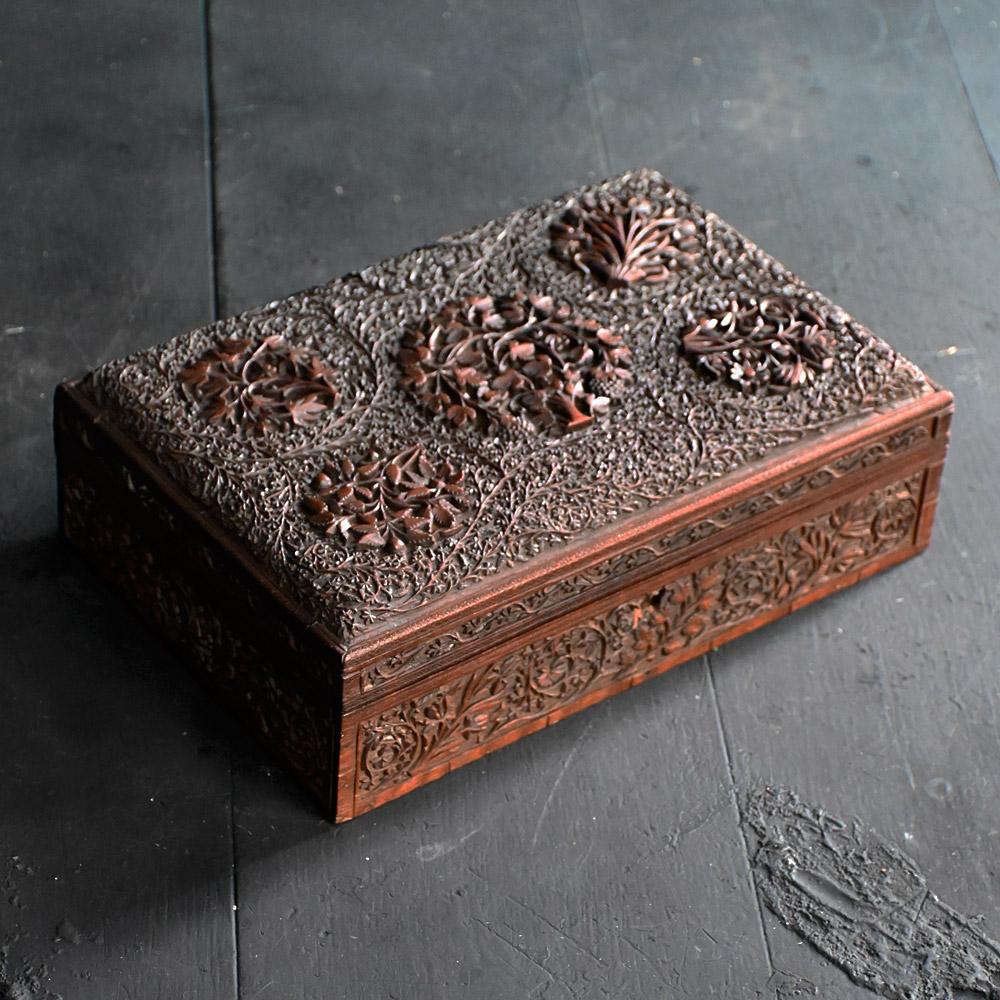 Early 20th Century hand carved Kashmiri royal cavalry cigar box
A rare survivor from the 1st world war in the form of a hand carved Kashmiri cigar box. Covered in ornate relief floral design with its original stamp at its base. The inside of the box