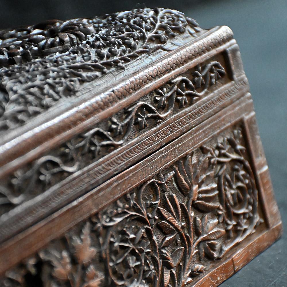 Late Victorian Early 20th Century hand carved Kashmiri royal cavalry cigar box For Sale