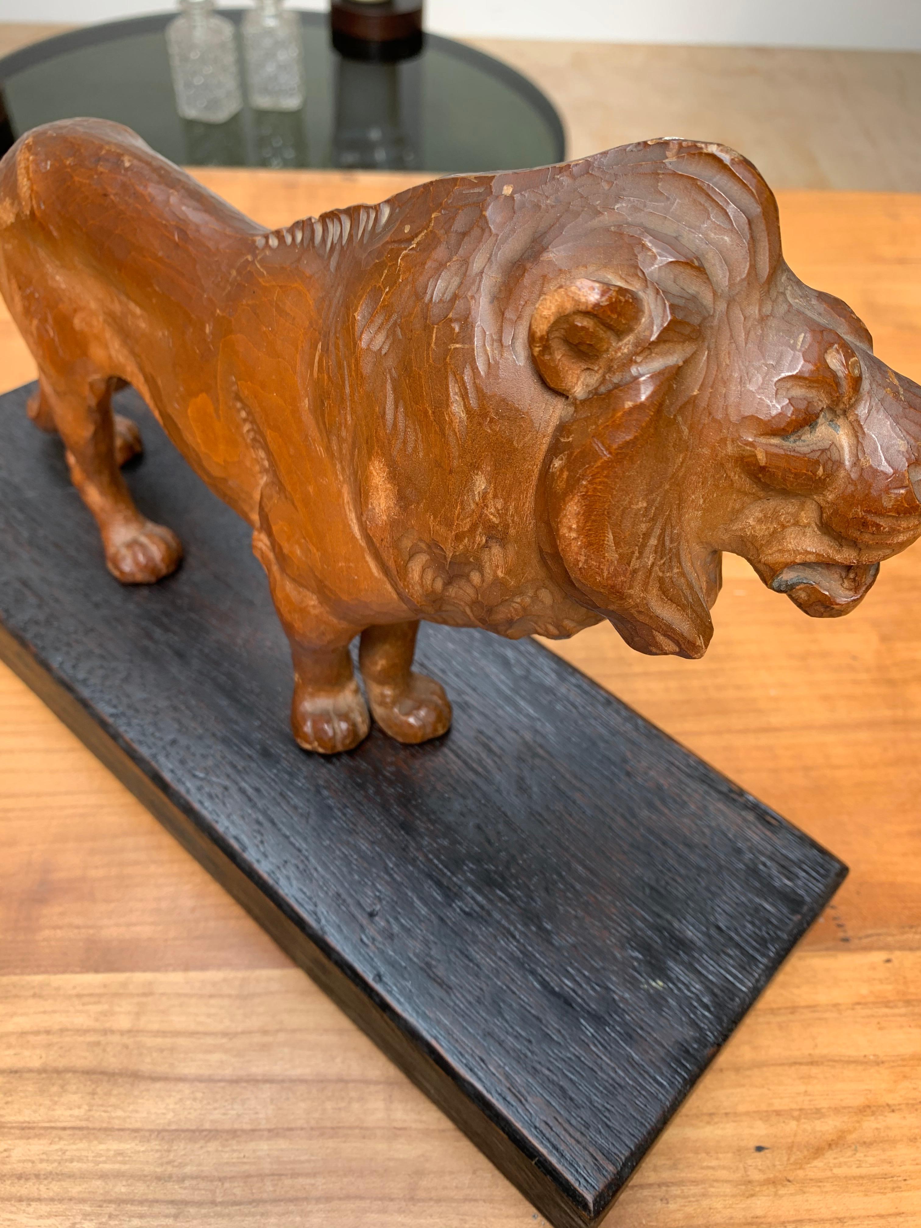 Early 20th Century Hand-Carved Lion Sculpture Statue on Base, King of the Jungle For Sale 4