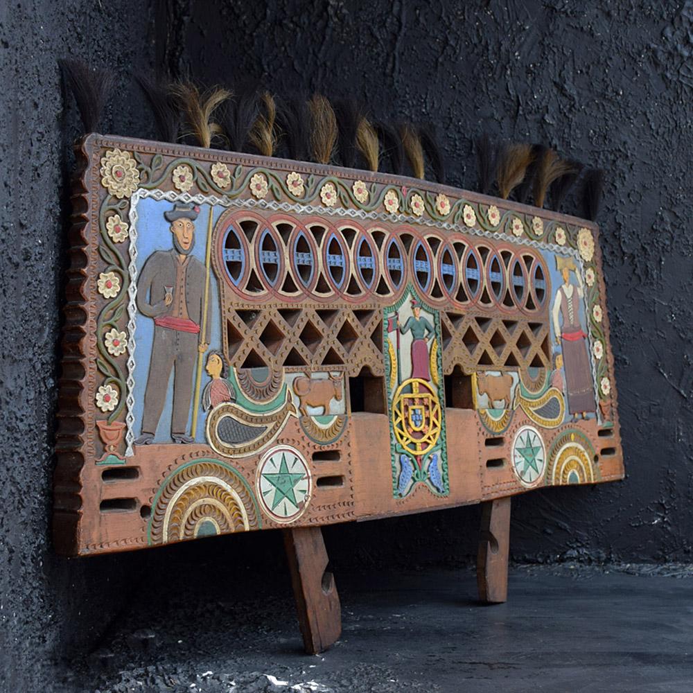 Chêne Panneau de chariot de wagon européen artisanal en chêne sculpté à la main du début du XXe siècle