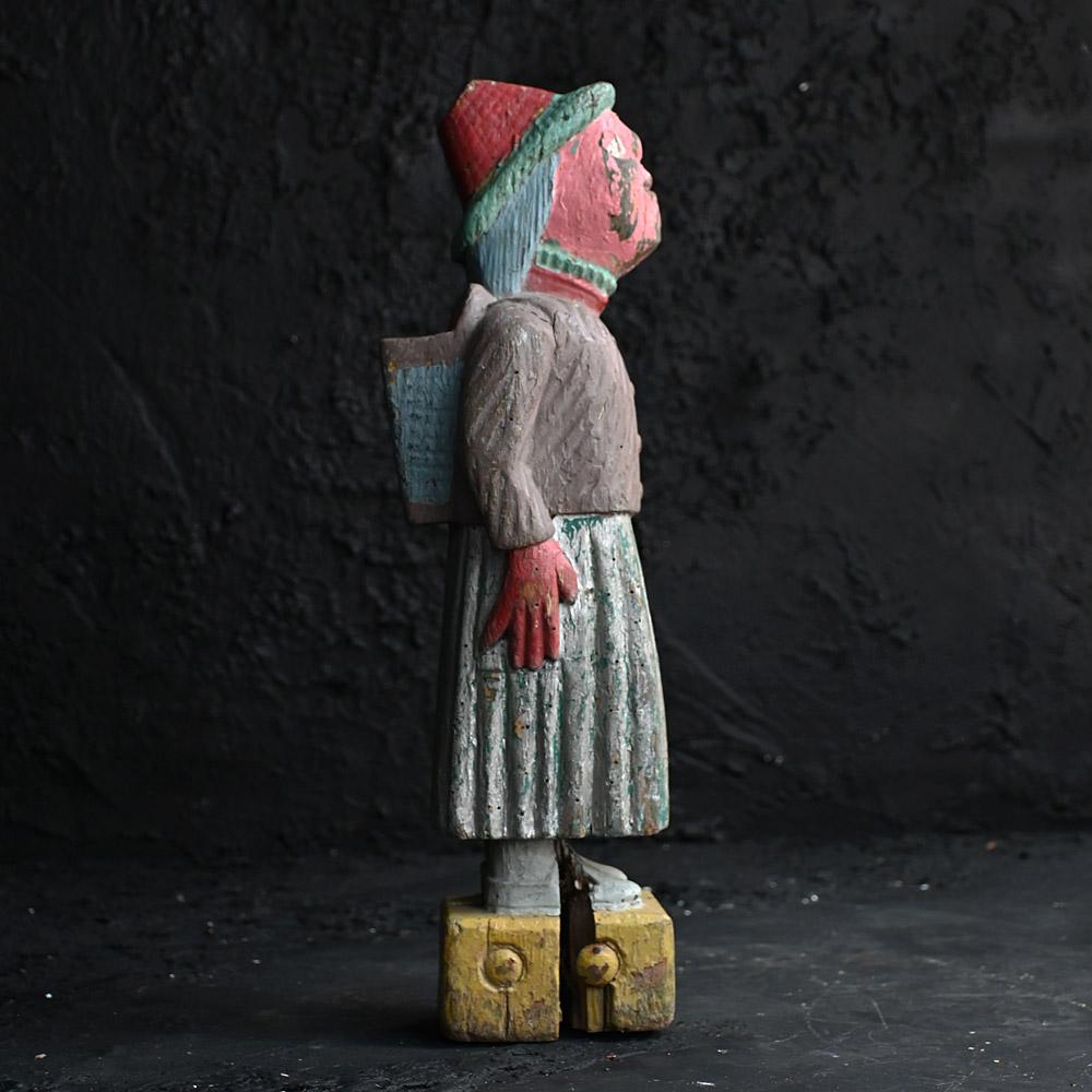 Arte popolare Figura da fiera in pino intagliato a mano dell'inizio del XX secolo in vendita