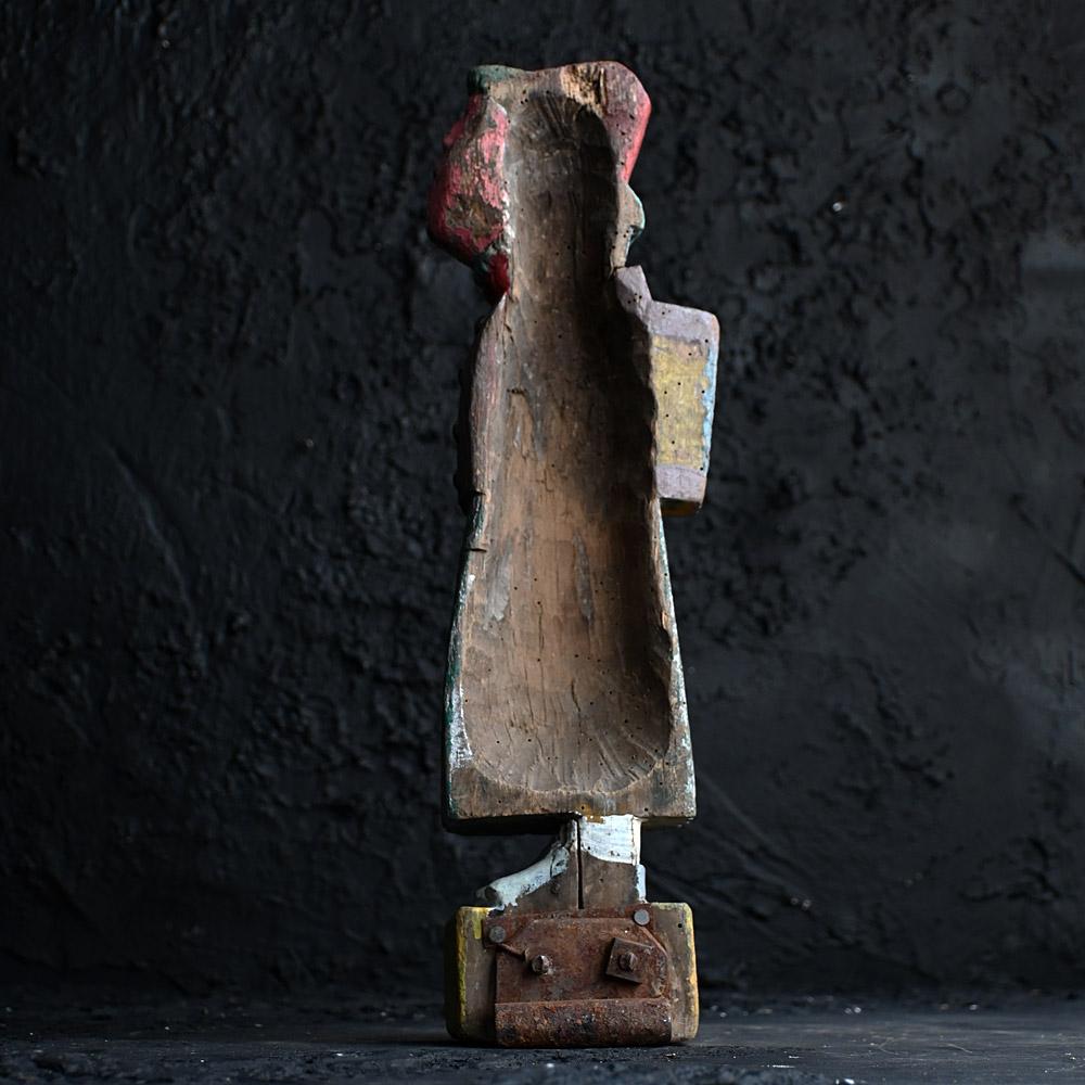 Figura da fiera in pino intagliato a mano dell'inizio del XX secolo In condizioni discrete in vendita a London, GB