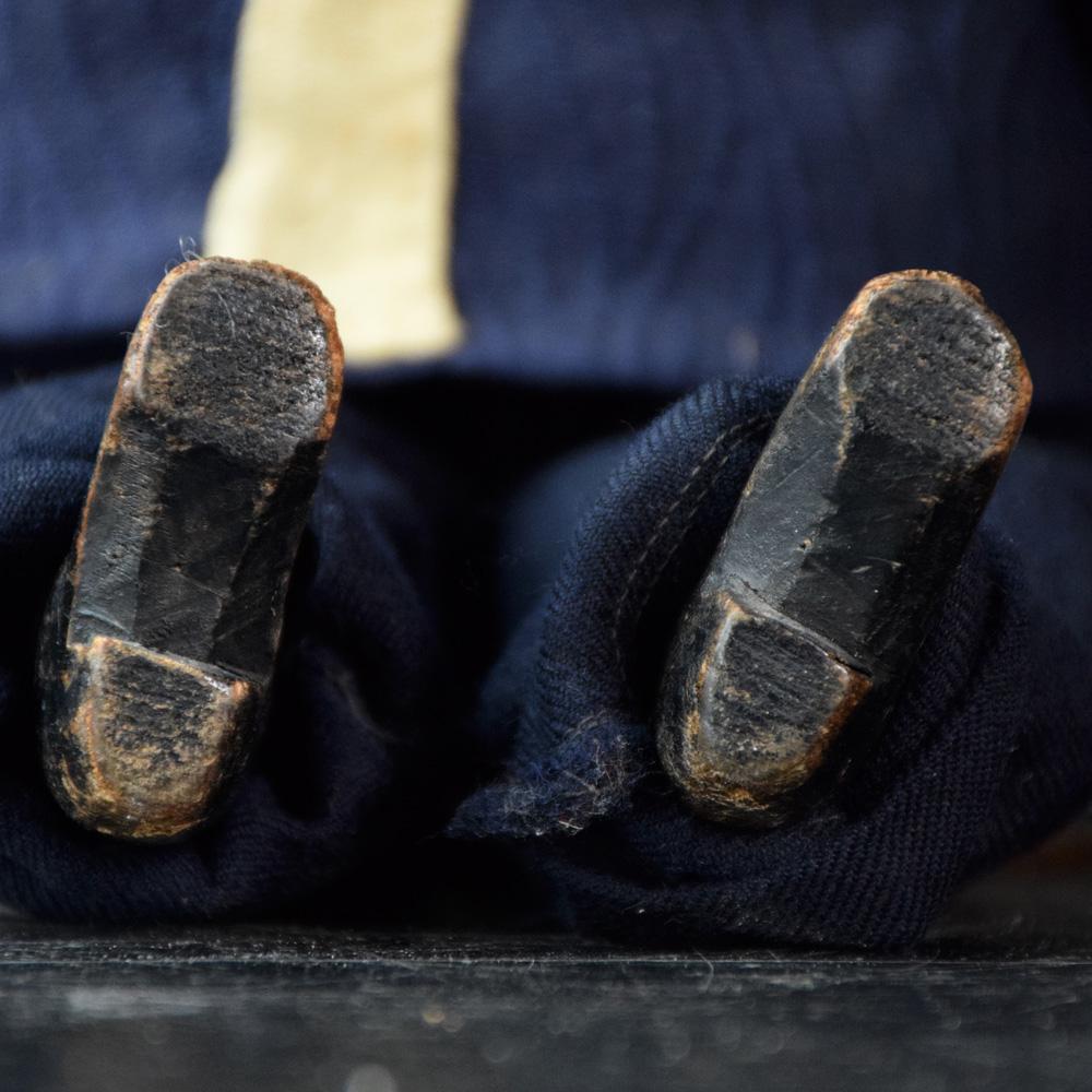 Frühes 20. Jahrhundert Hand geschnitzt Kiefer Deutsch Feuerwehrmann Puppet (Handgeschnitzt) im Angebot