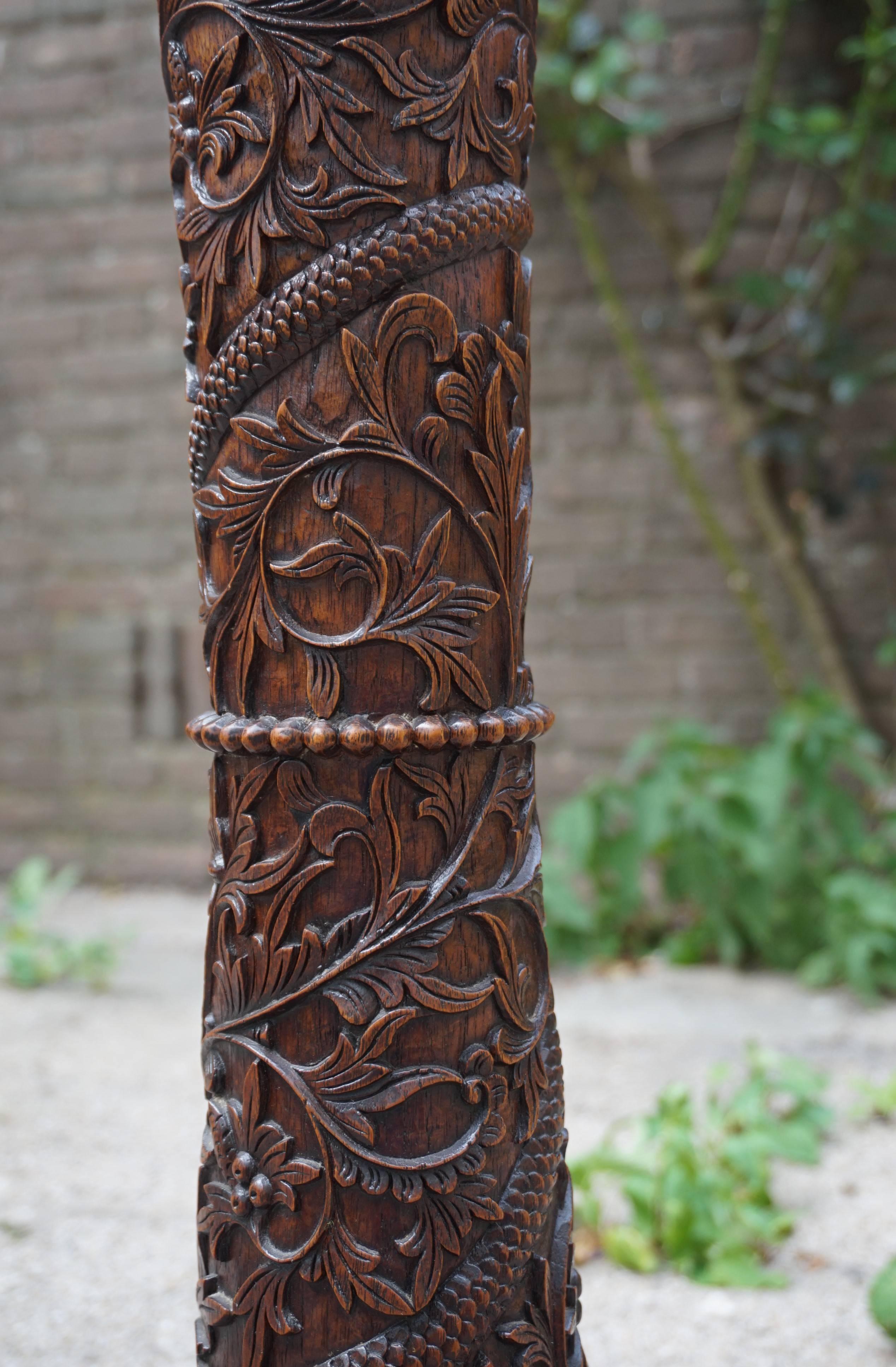 Superbe piédestal colonial néerlandais en bois de feuillus sculpté à la main du début du 20ème siècle en vente 3