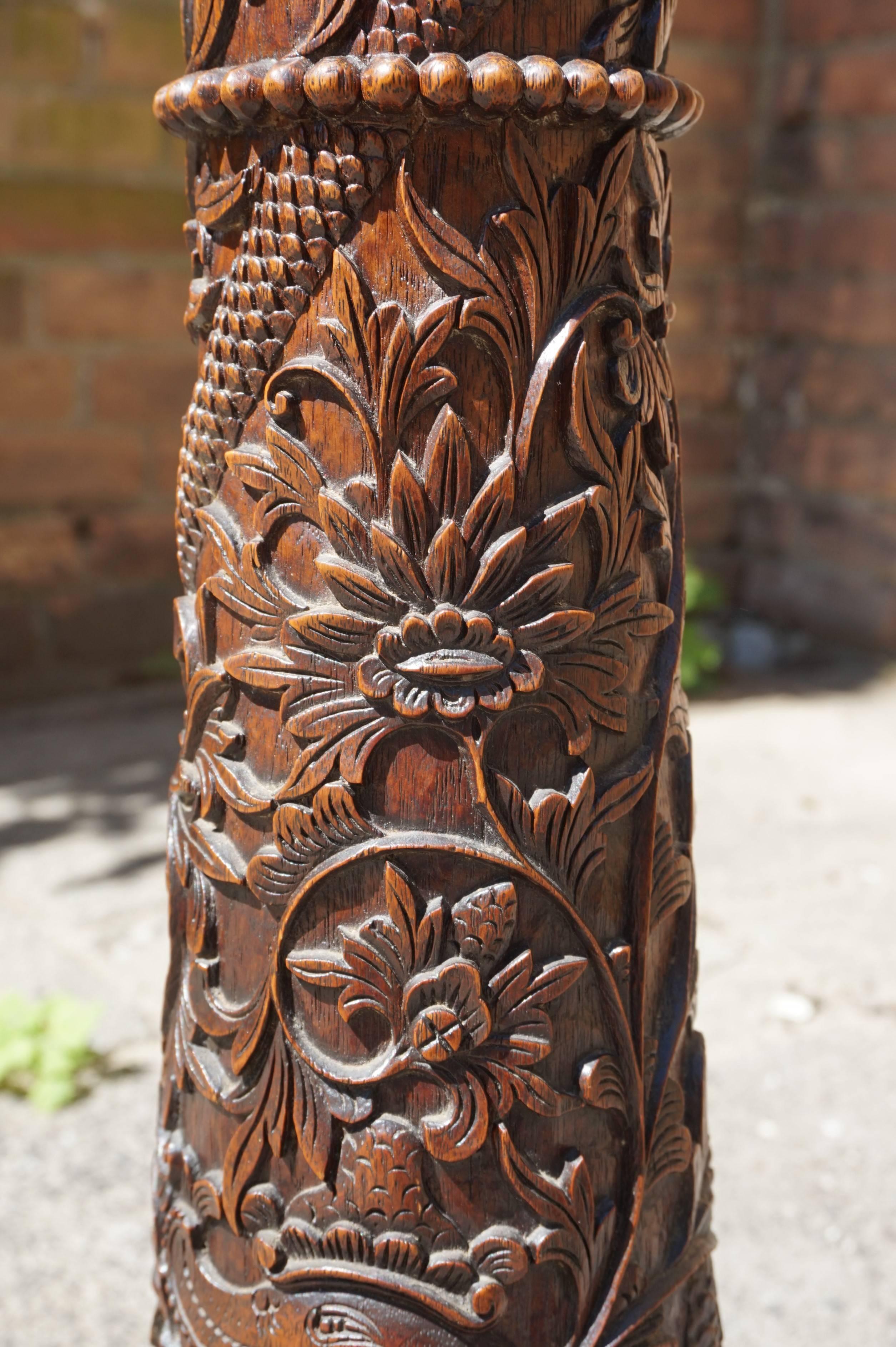 Superbe piédestal colonial néerlandais en bois de feuillus sculpté à la main du début du 20ème siècle en vente 6
