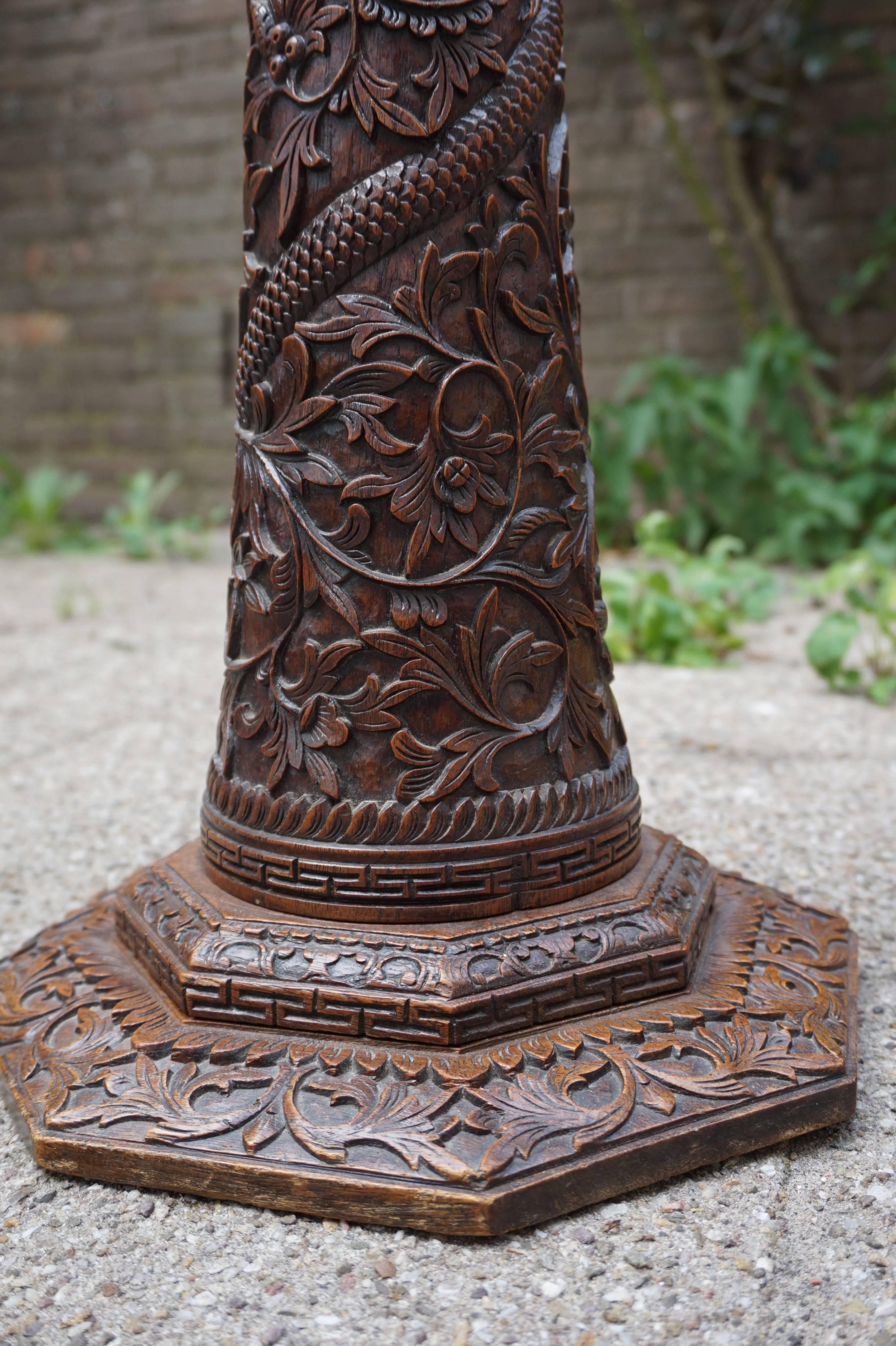 Indonesian Early 20th Century Hand-Carved Stunning Hardwood Dutch Colonial Pedestal Stand For Sale