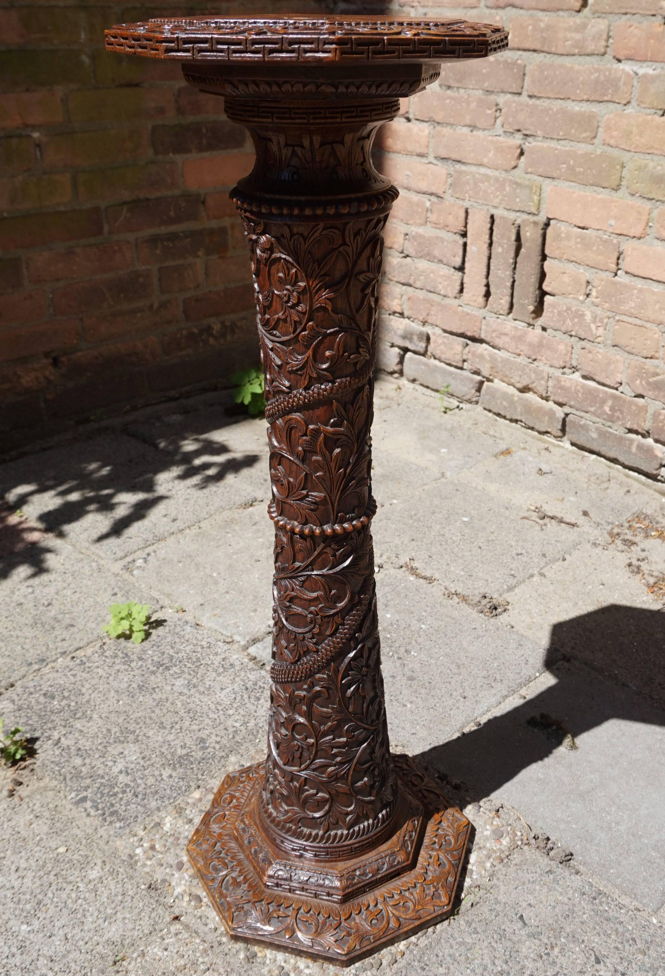 Early 20th Century Hand-Carved Stunning Hardwood Dutch Colonial Pedestal Stand For Sale 1