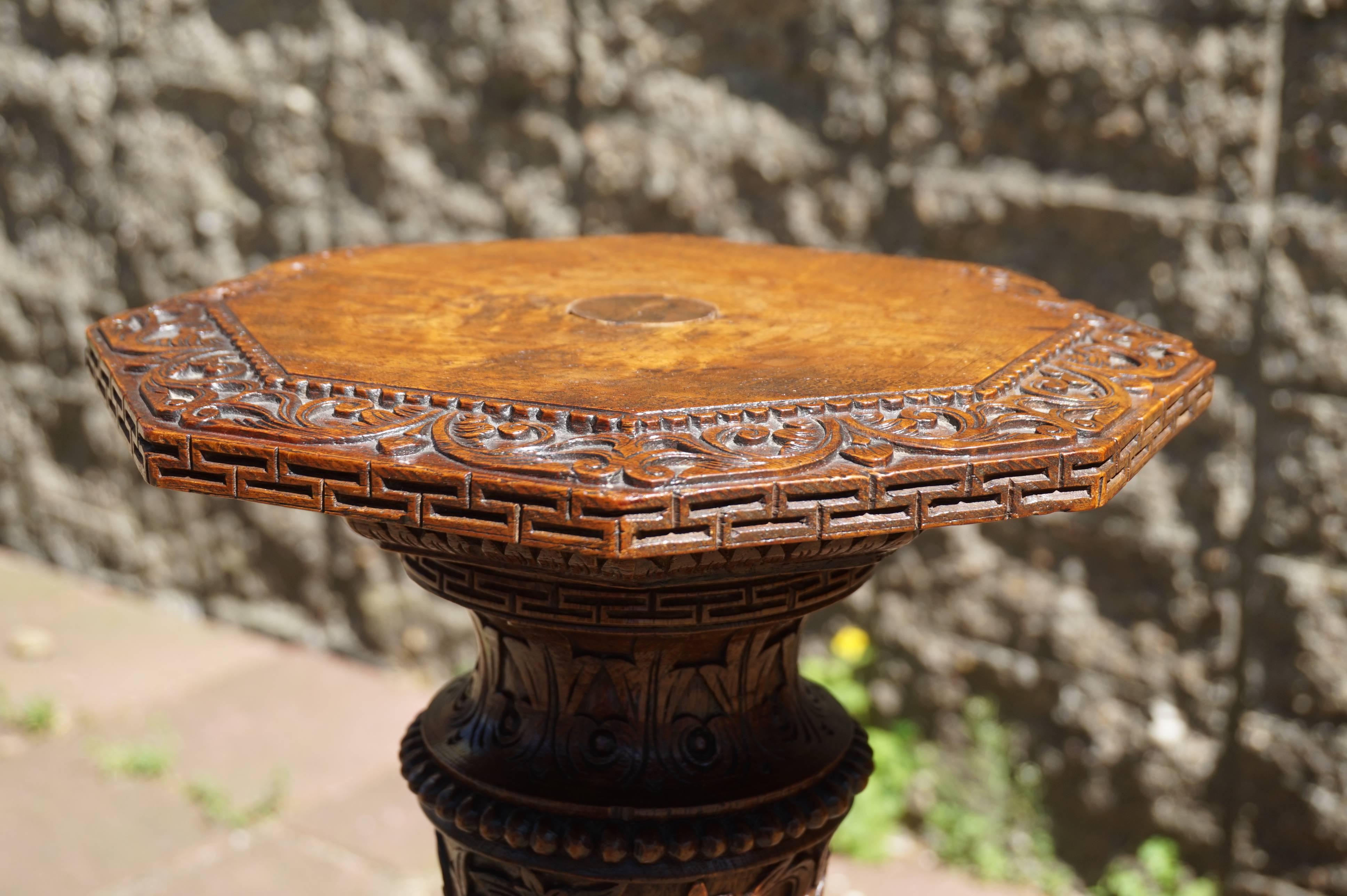 Early 20th Century Hand-Carved Stunning Hardwood Dutch Colonial Pedestal Stand For Sale 3