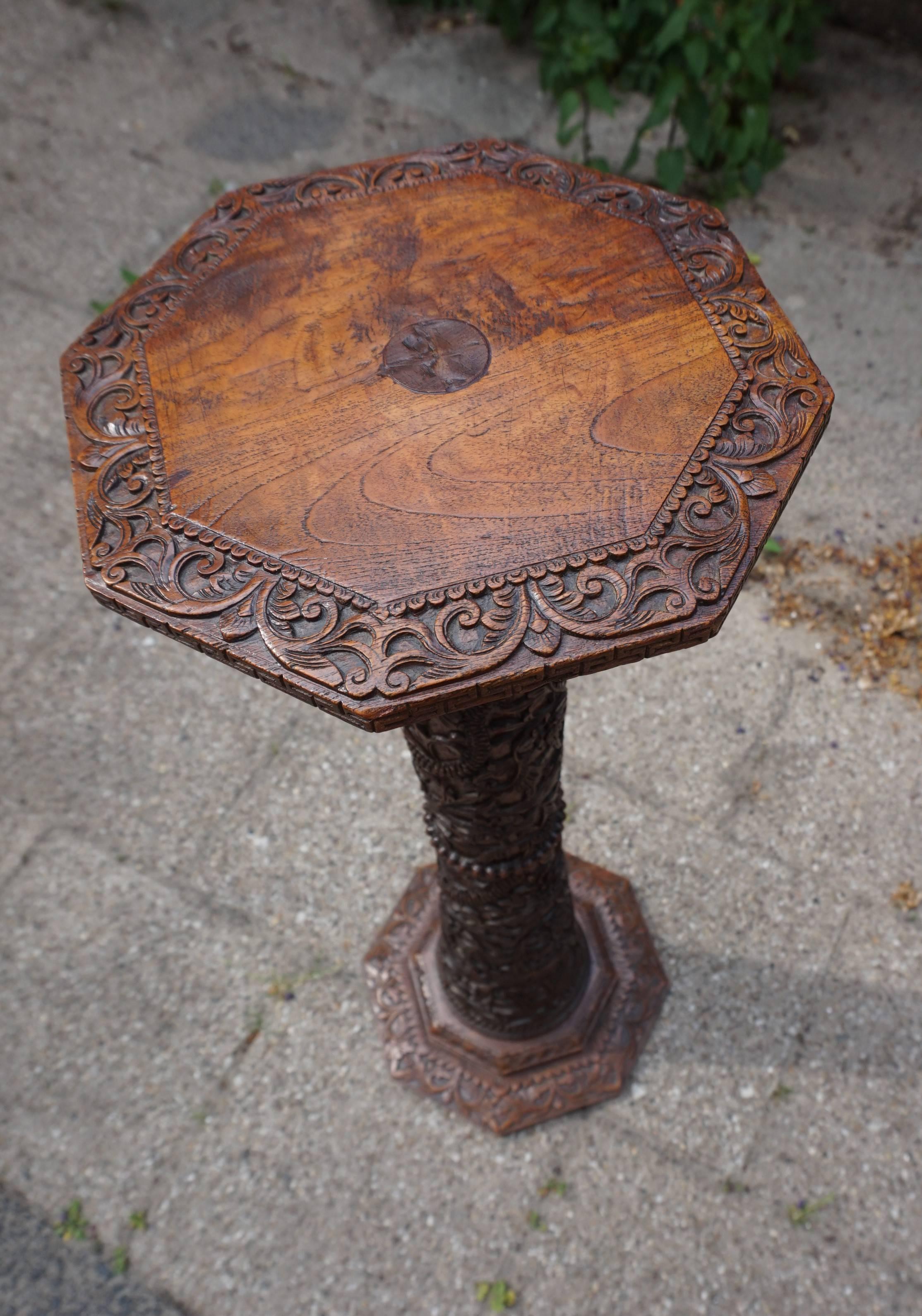 Early 20th Century Hand-Carved Stunning Hardwood Dutch Colonial Pedestal Stand For Sale 4