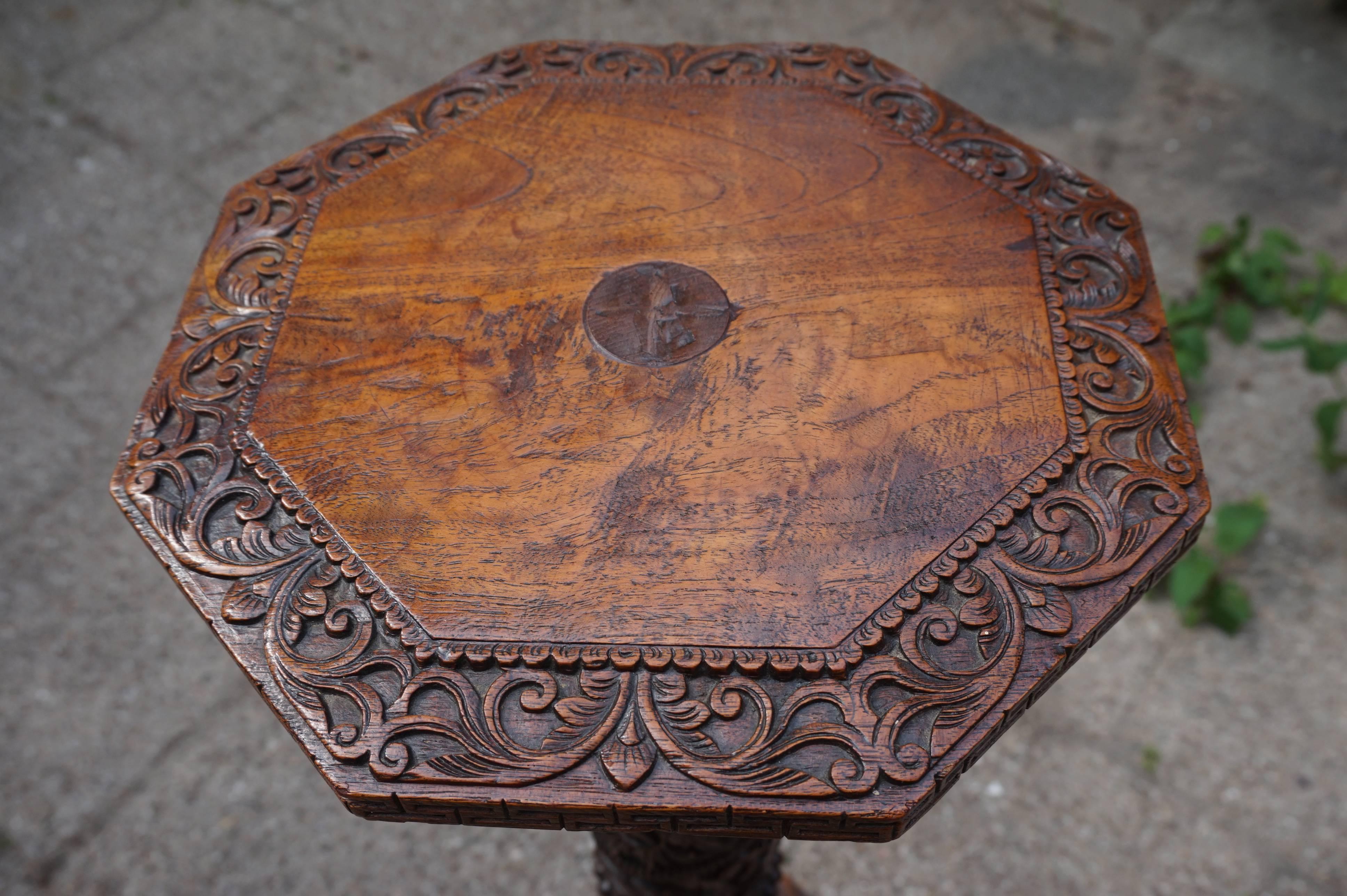 Early 20th Century Hand-Carved Stunning Hardwood Dutch Colonial Pedestal Stand For Sale 5