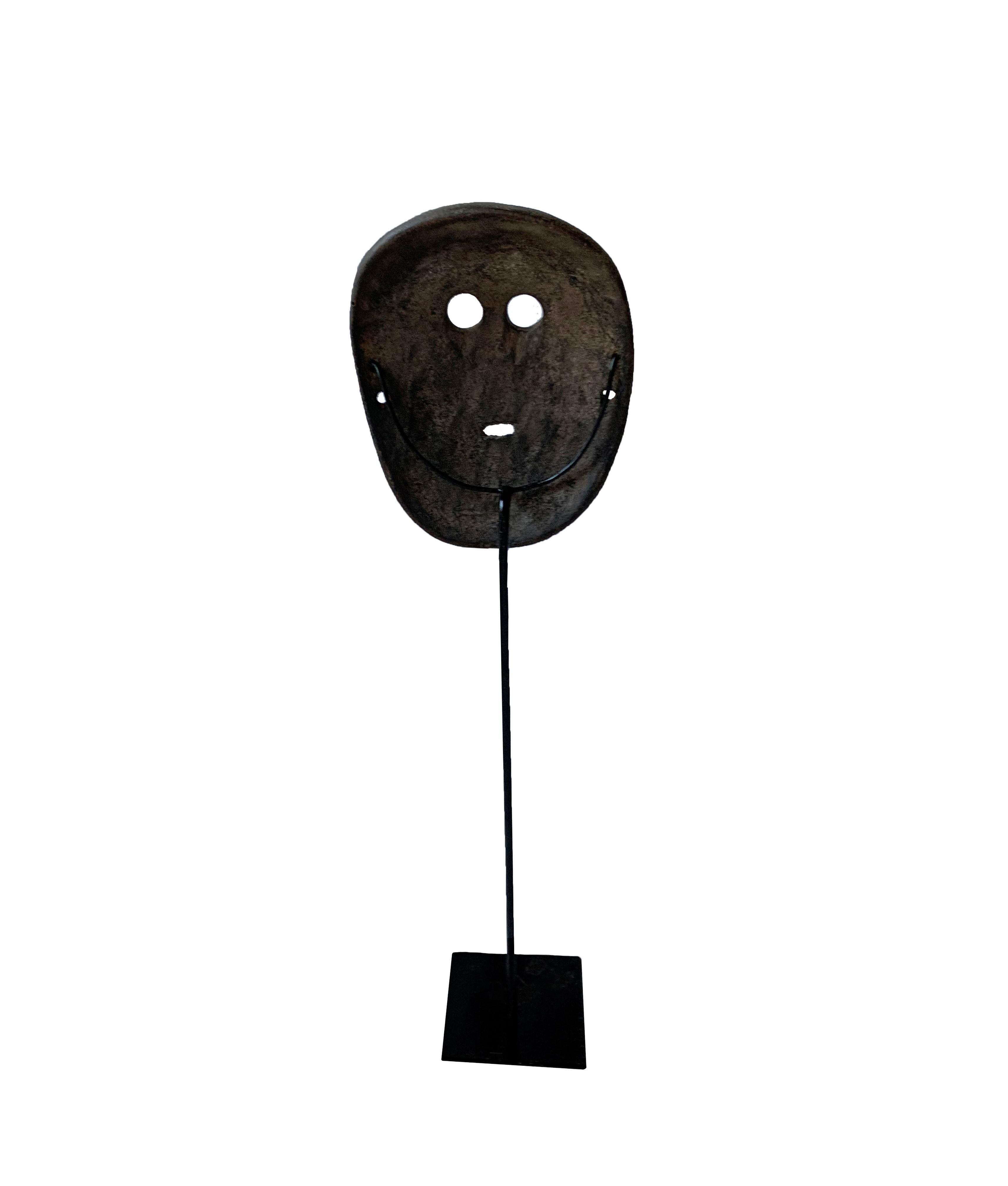 Autre Masque tribal en bois sculpté à la main du début du 20e siècle de la tribu Timor d'Atoni en vente