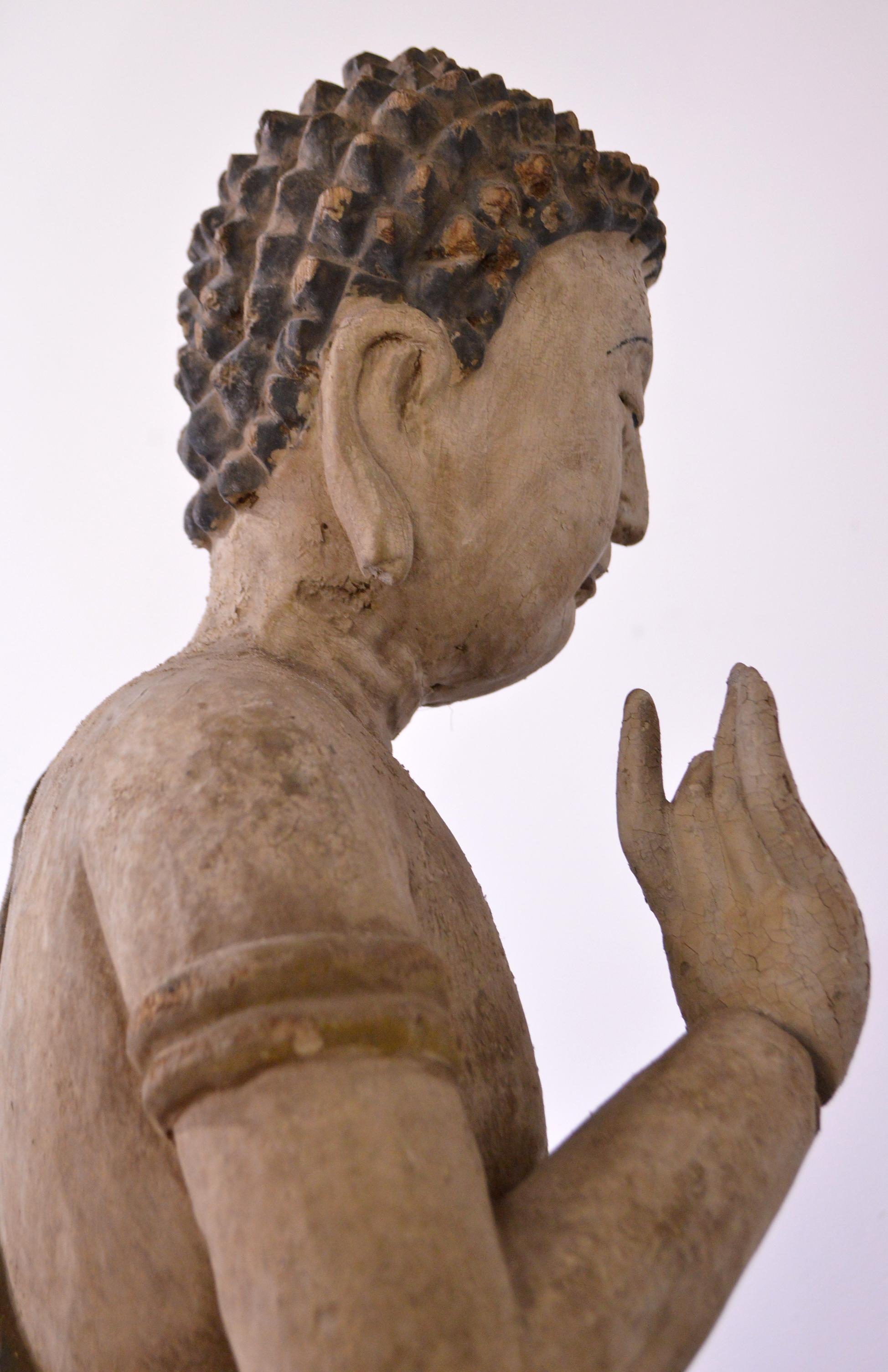 Early 20th Century Hand Carved Wooden Pine Buddha Statue For Sale 10