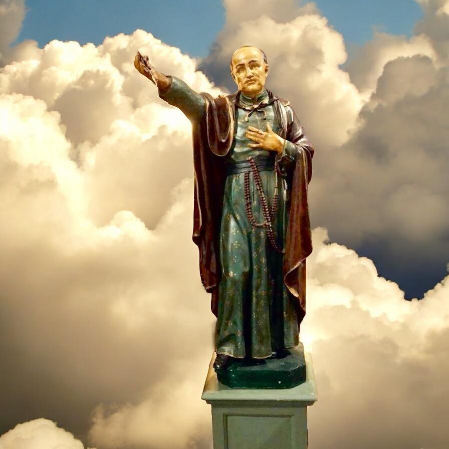 Fatto a mano Statua in gesso di Sant'Aloysius Gonzaga, realizzata a mano all'inizio del XX secolo in vendita
