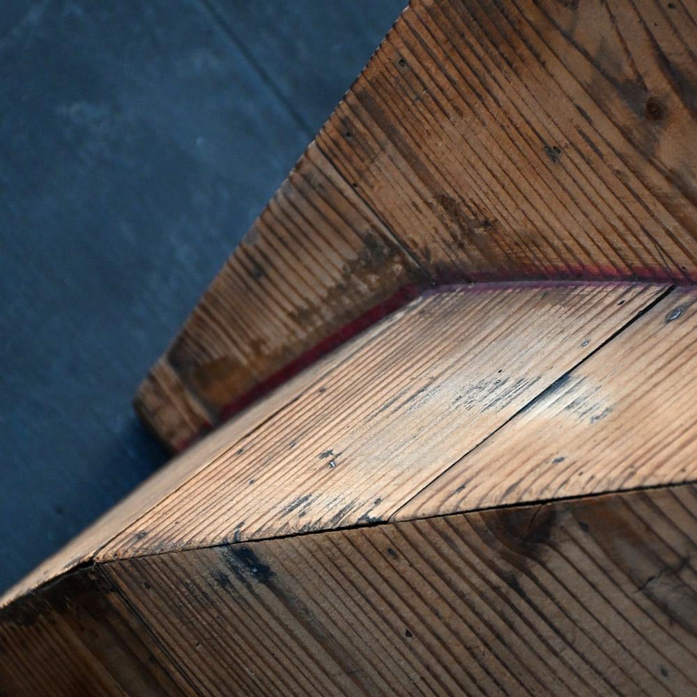 Modèle de toit architectural en pin du début du 20e siècle, fabriqué à la main en vente 2