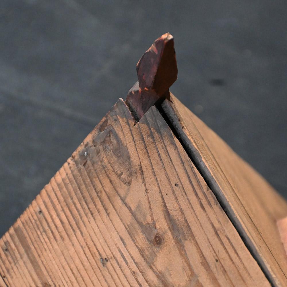 Modèle de toit architectural en pin du début du 20e siècle, fabriqué à la main en vente 1