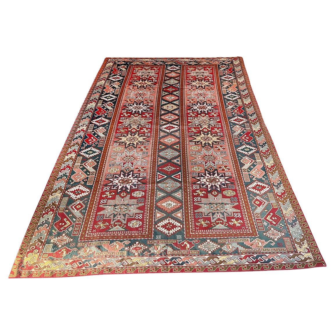 Début du 20e siècle, tapis Kazak noué à la main  10'4" x 6'9" en vente