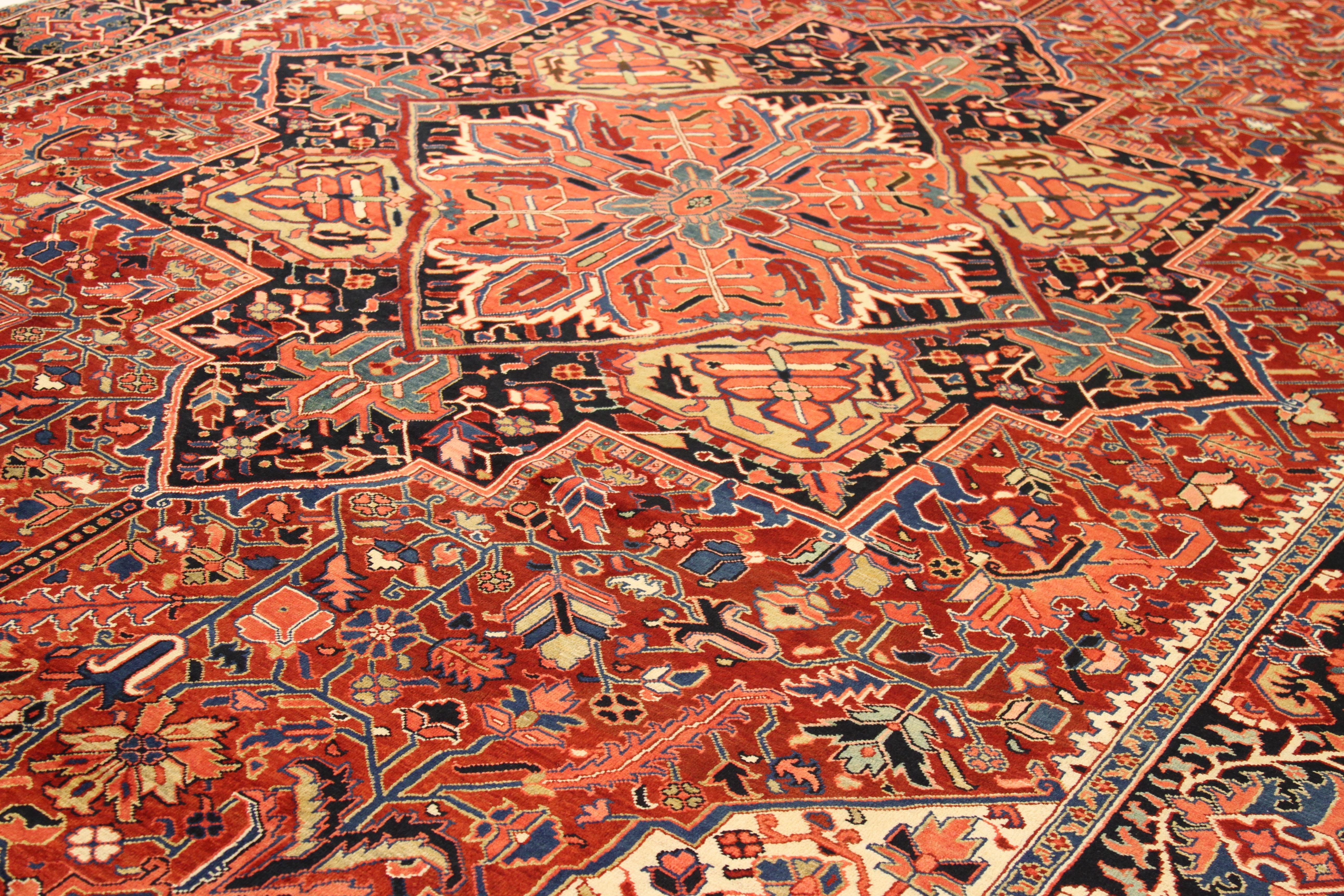 Heriz Serapi Early 20th Century Hand Knotted Persian Heriz Rug For Sale