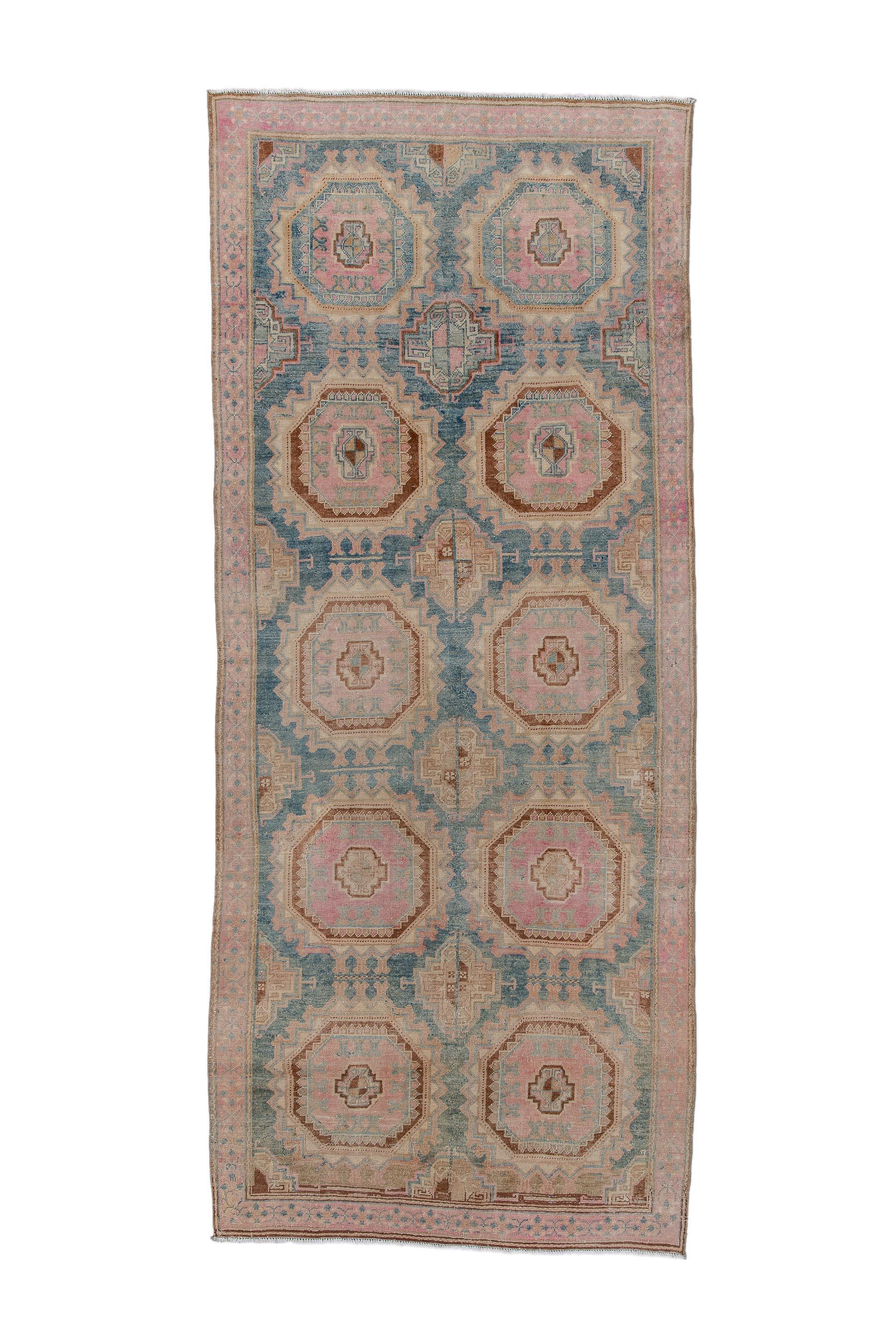 Early 20th Century Hand Knotted Sarab Rug with Teal & Blush Octagon Medallions