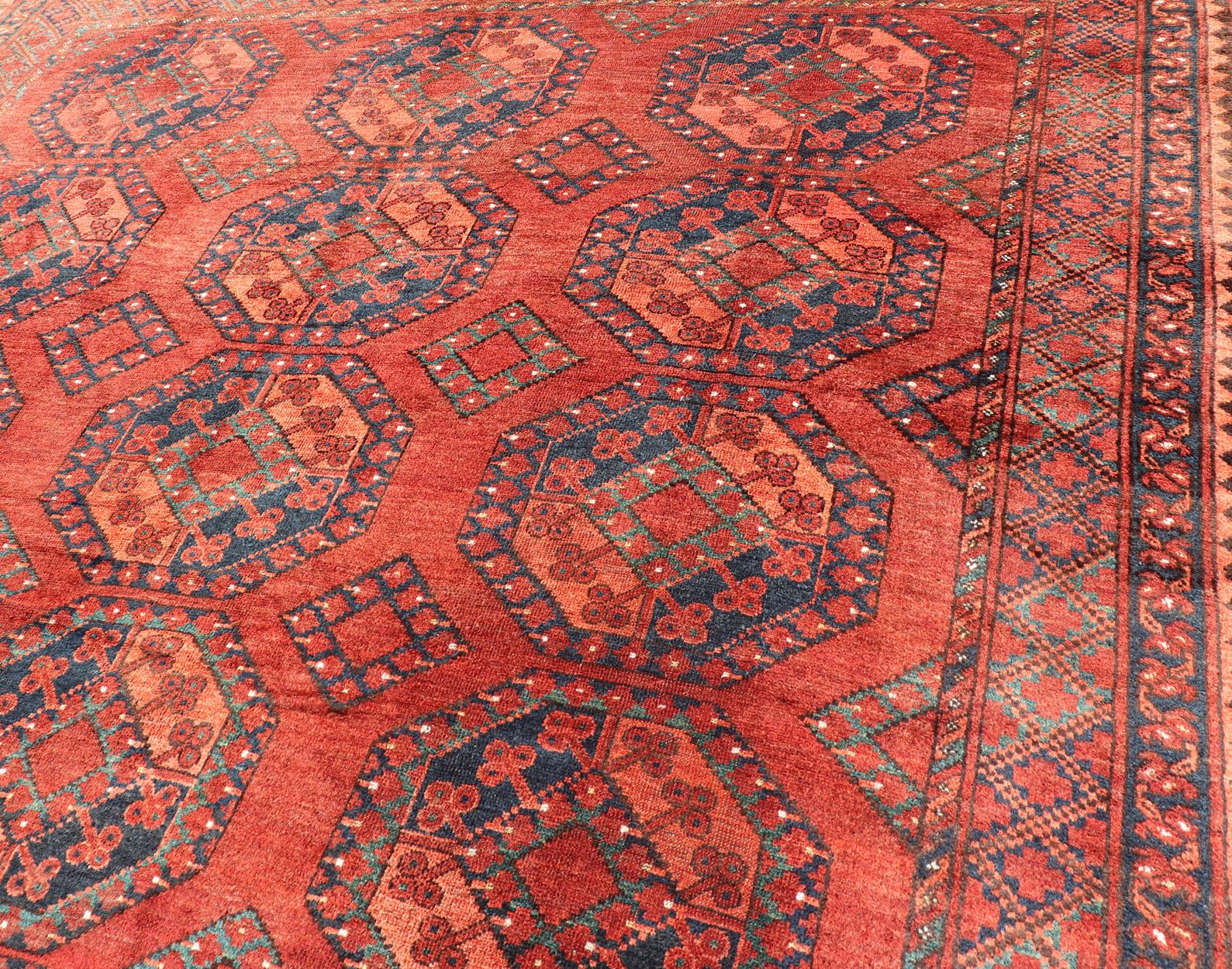 Early 20th Century Hand-Knotted Turkomen Ersari Rug in Wool with Gul Design In Good Condition For Sale In Atlanta, GA