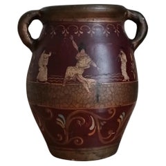 Vase en grès décoré de figures, fait à la main au début du 20e siècle
