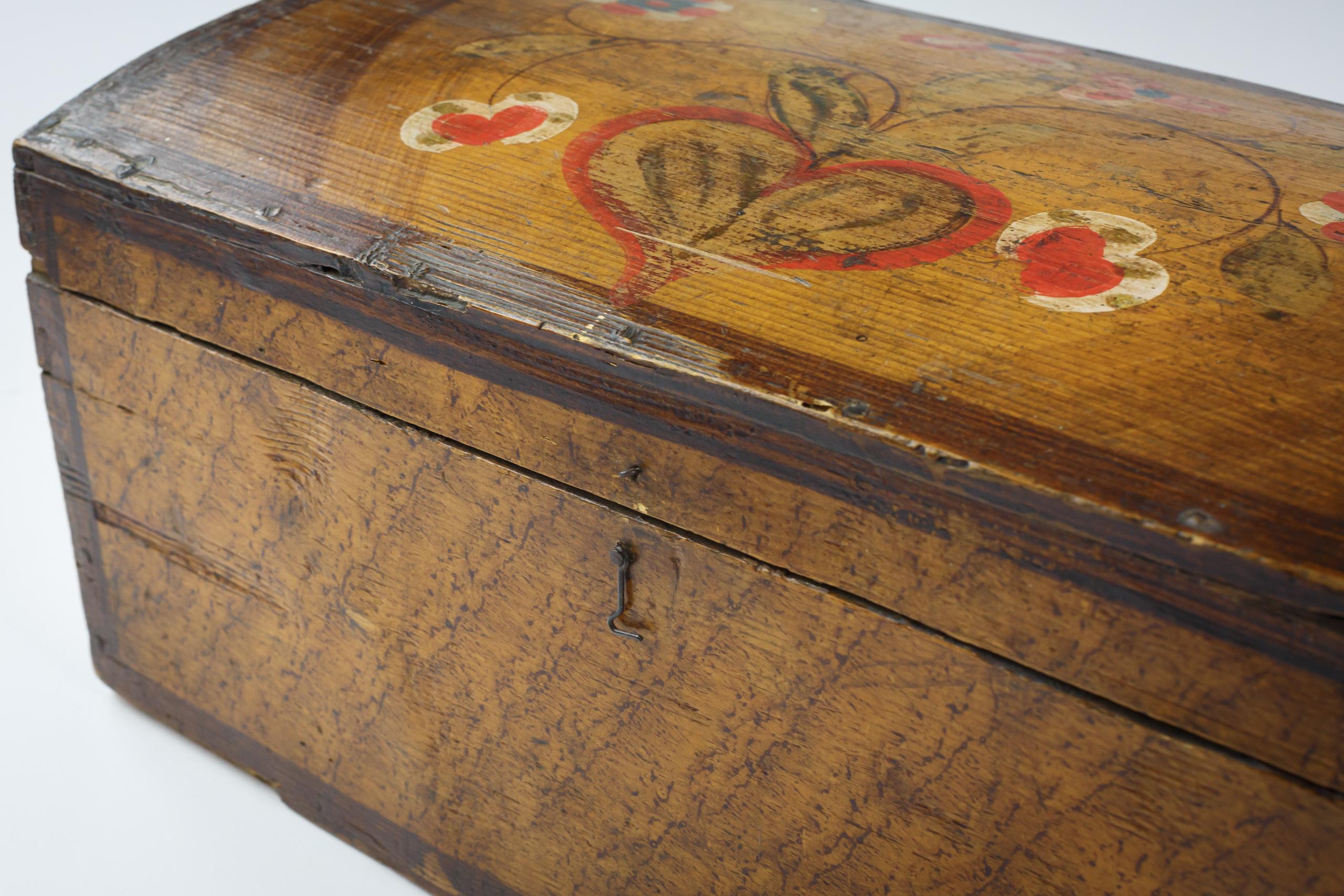 Early 20th Century Hand Painted French Marriage or Love Token Trunk For Sale 7