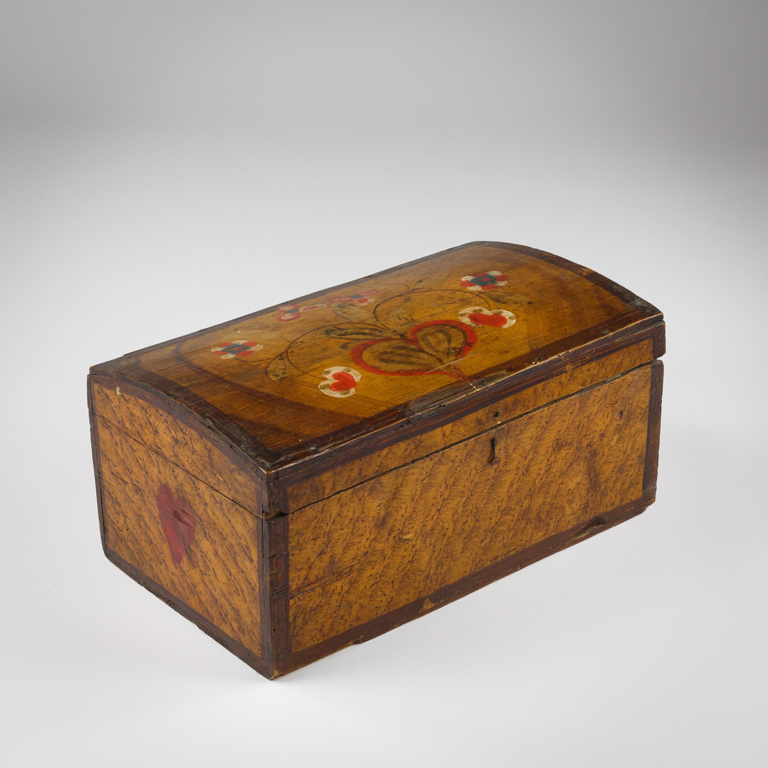 Early 20th Century Hand Painted French Marriage or Love Token Trunk In Fair Condition For Sale In Pease pottage, West Sussex
