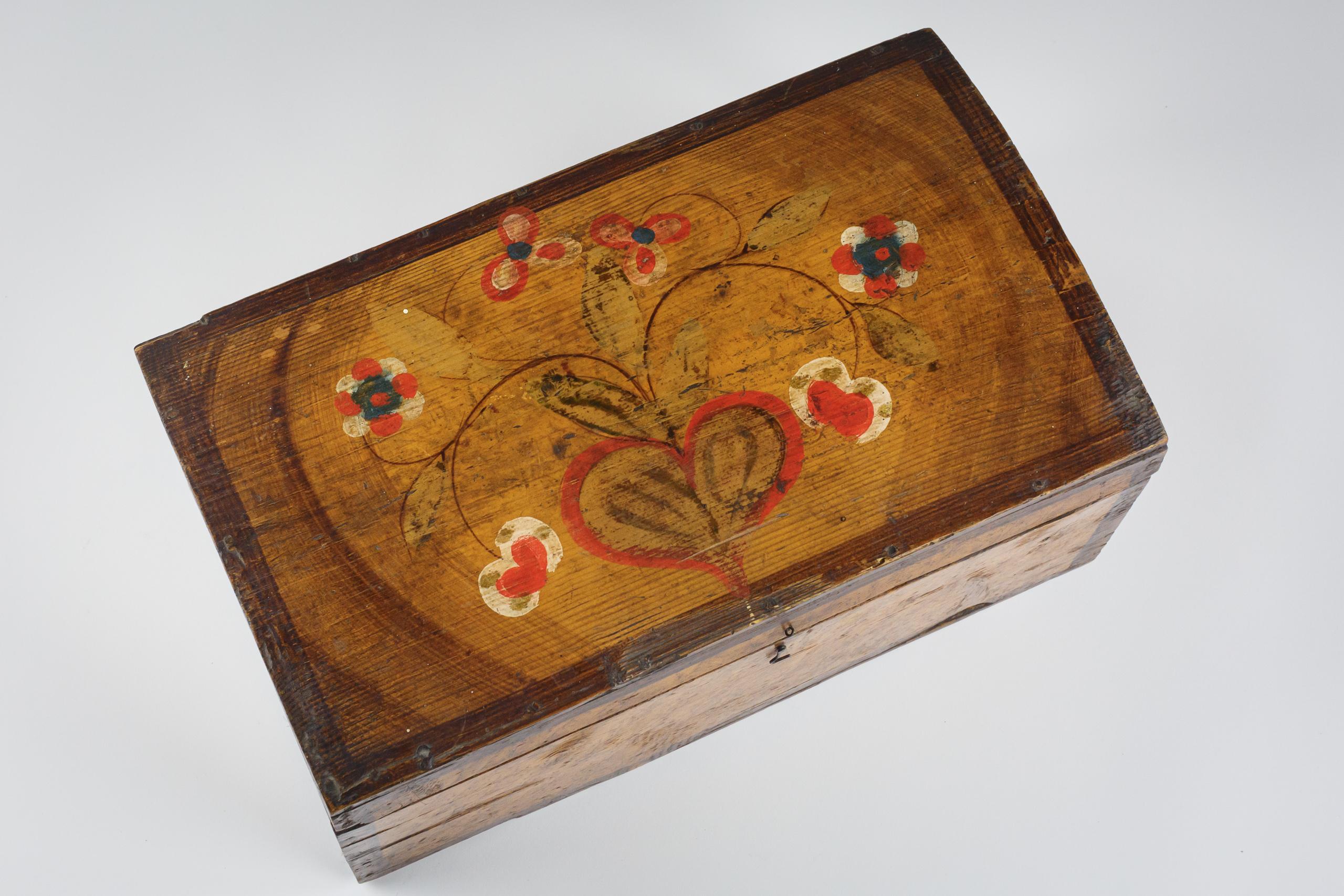 Early 20th Century Hand Painted French Marriage or Love Token Trunk For Sale 1