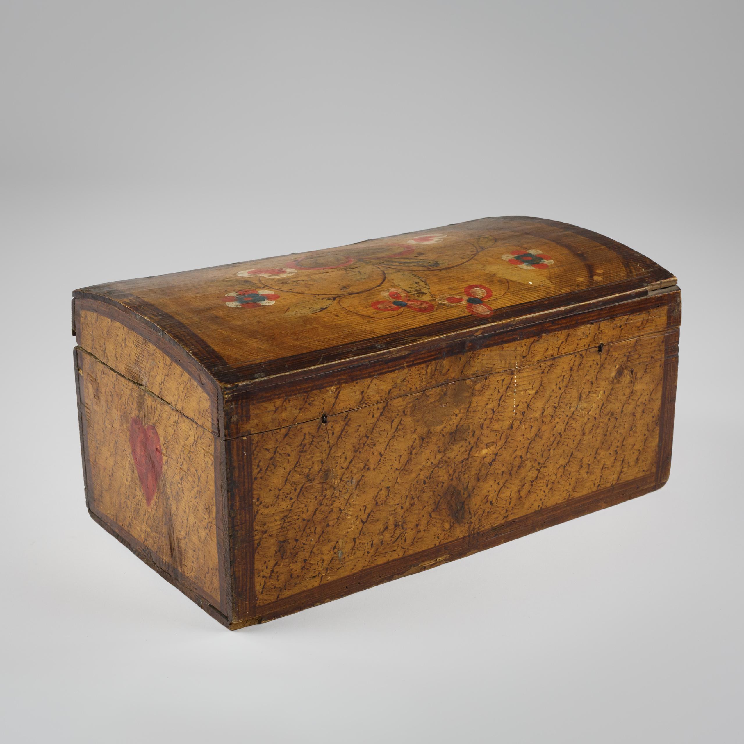 Early 20th Century Hand Painted French Marriage or Love Token Trunk For Sale 2