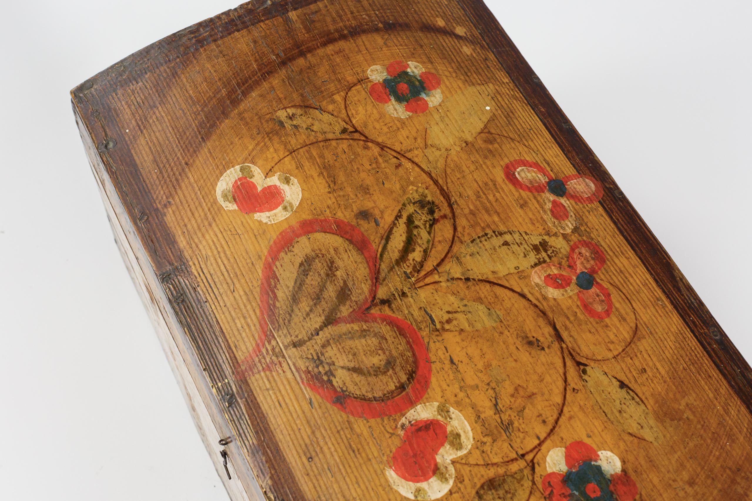 Early 20th Century Hand Painted French Marriage or Love Token Trunk For Sale 5