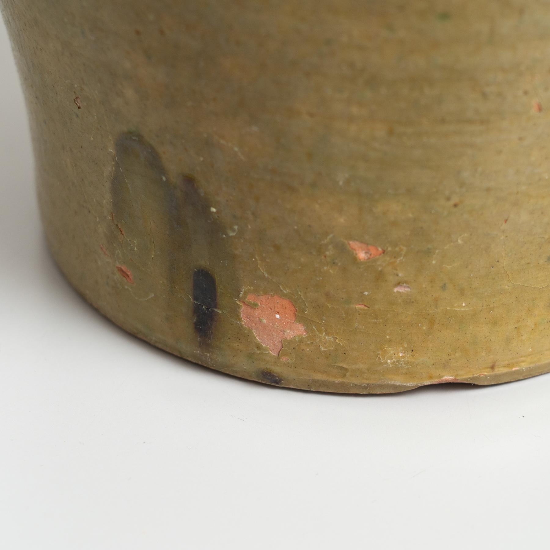 Vase en céramique du début du 20e siècle peint à la main en vert rustique populaire traditionnel en vente 3