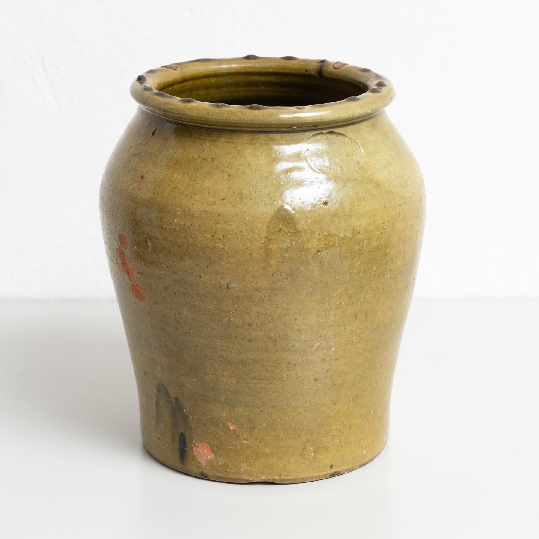 Mid-Century Modern Vase en céramique du début du 20e siècle peint à la main en vert rustique populaire traditionnel en vente