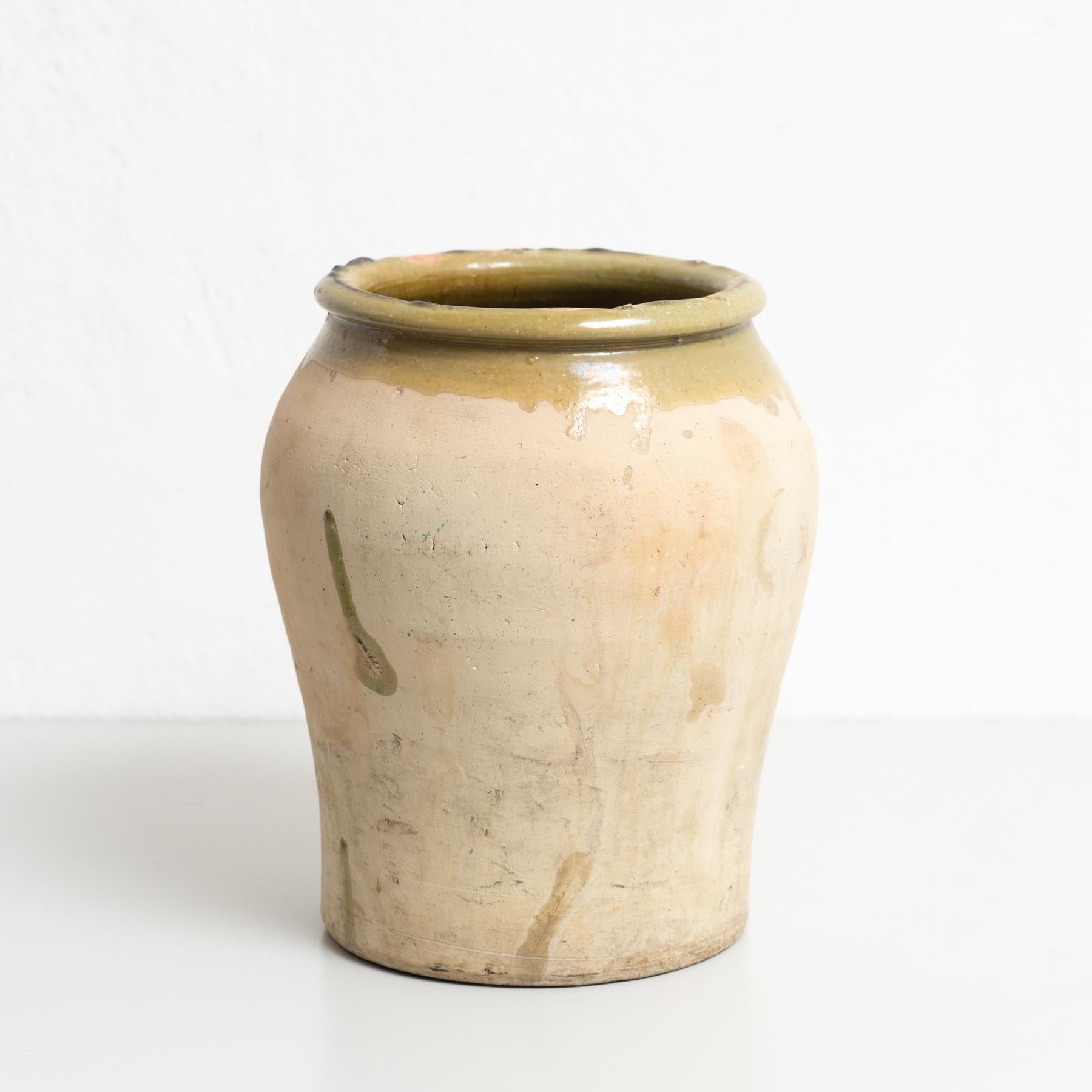 Mid-Century Modern Vase en céramique du début du 20e siècle peint à la main en vert rustique populaire traditionnel en vente