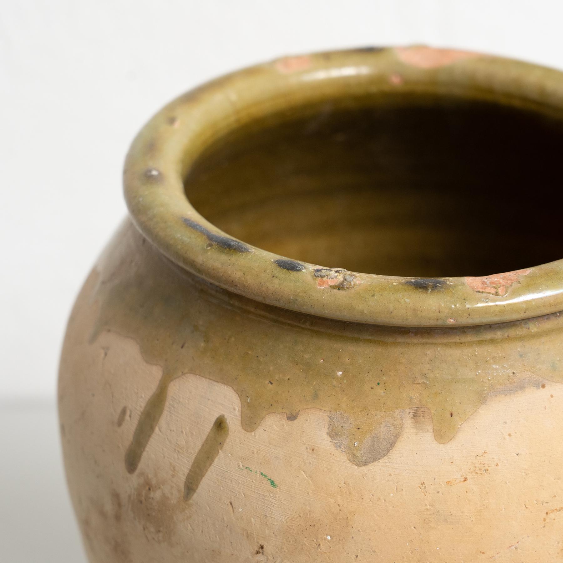 20ième siècle Vase en céramique du début du 20e siècle peint à la main en vert rustique populaire traditionnel en vente